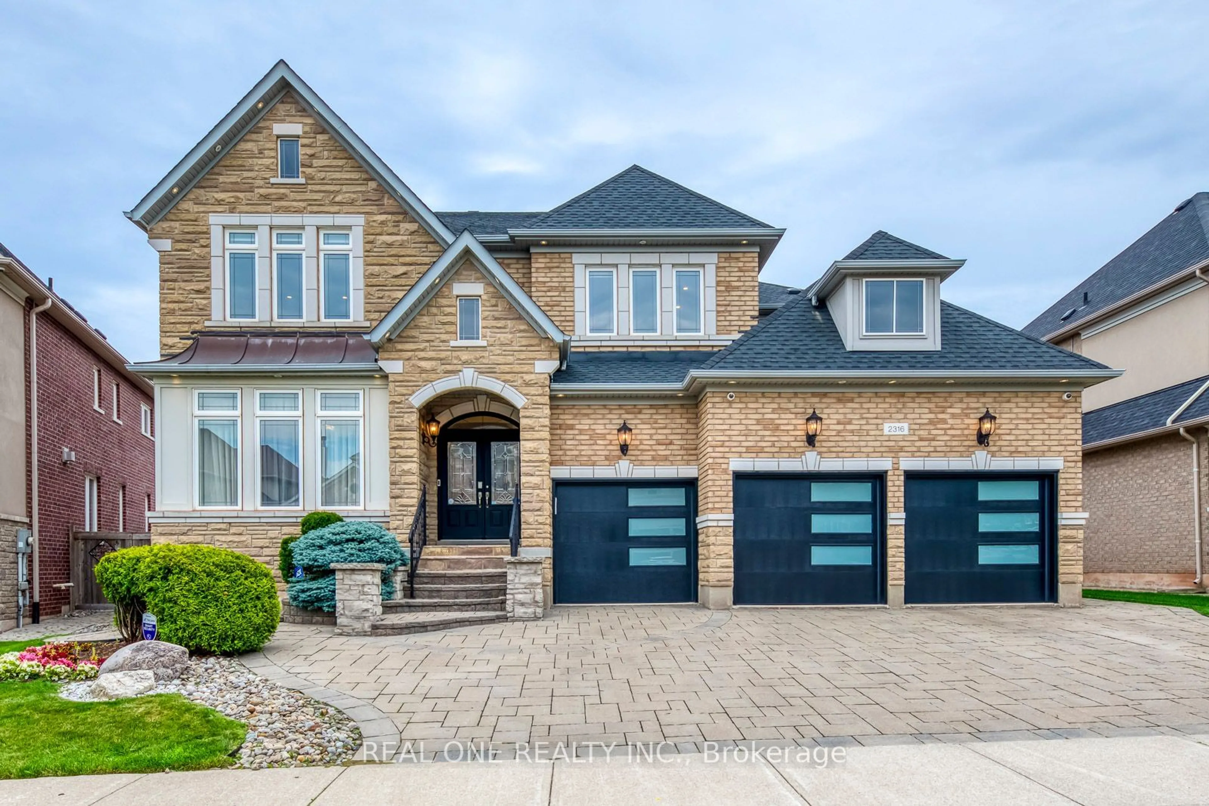 Home with brick exterior material for 2316 Delnice Dr, Oakville Ontario L6H 0A9