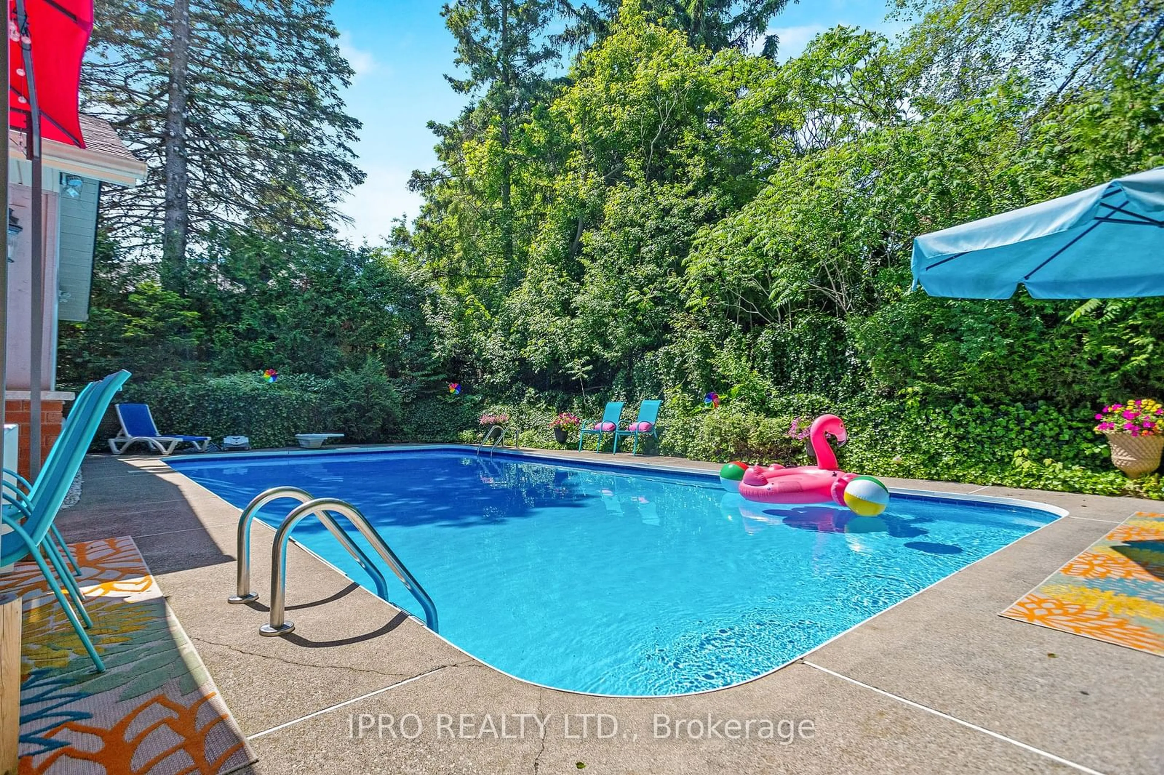 Indoor or outdoor pool for 204 Main St, Halton Hills Ontario L7G 3E9