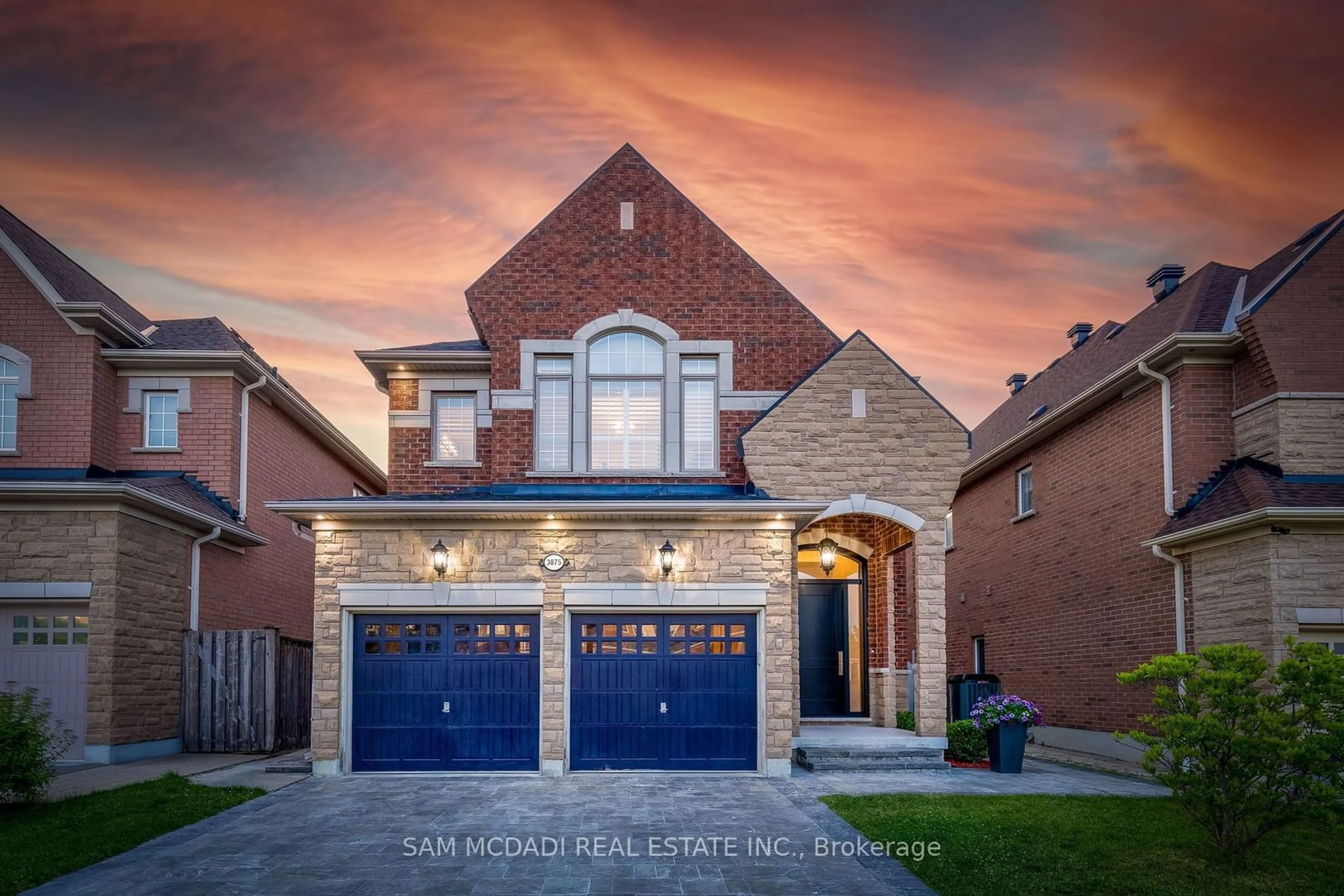 Home with brick exterior material for 3875 Candlelight Dr, Mississauga Ontario L5M 8B2