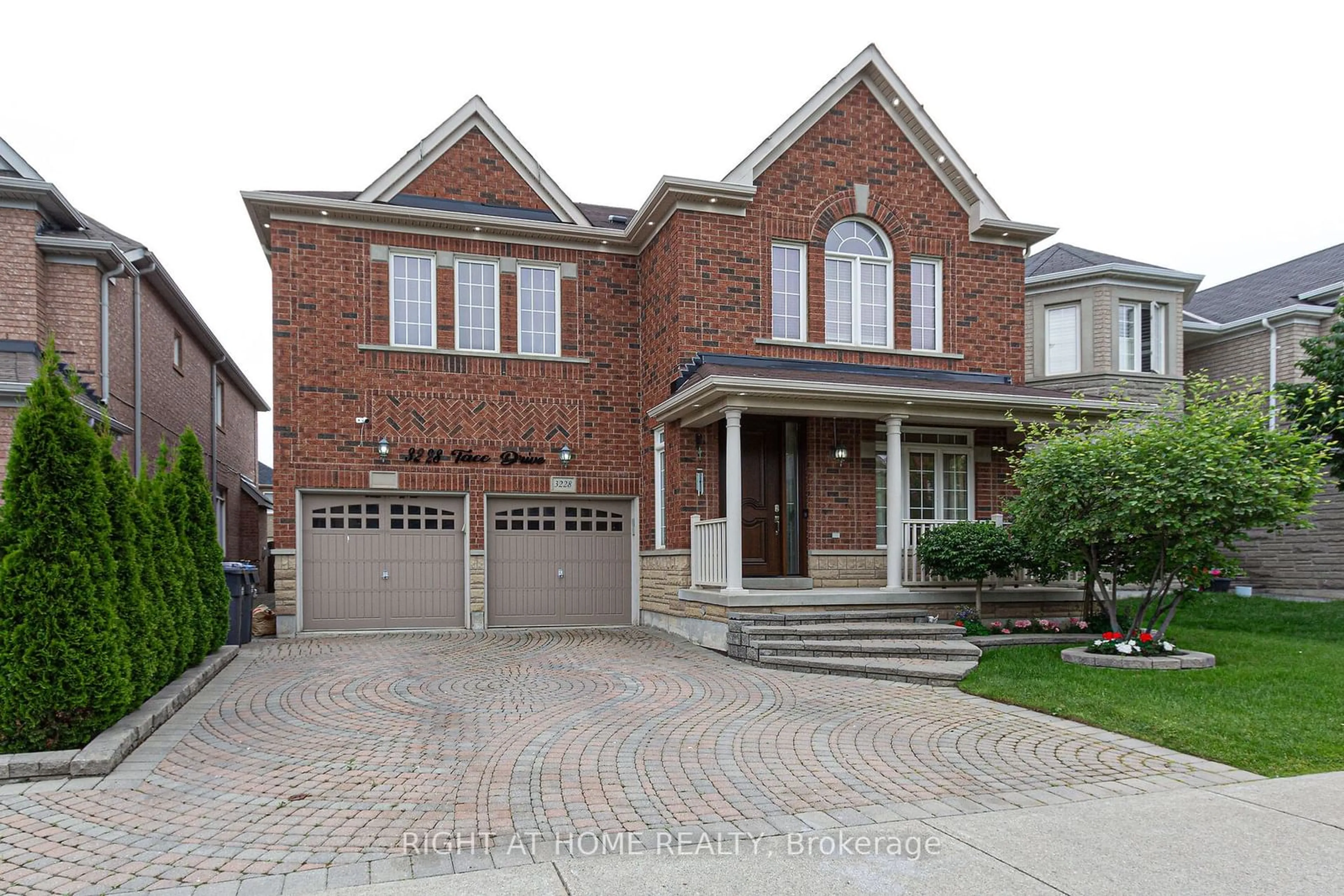 Home with brick exterior material for 3228 Tacc Dr, Mississauga Ontario L5M 0H3