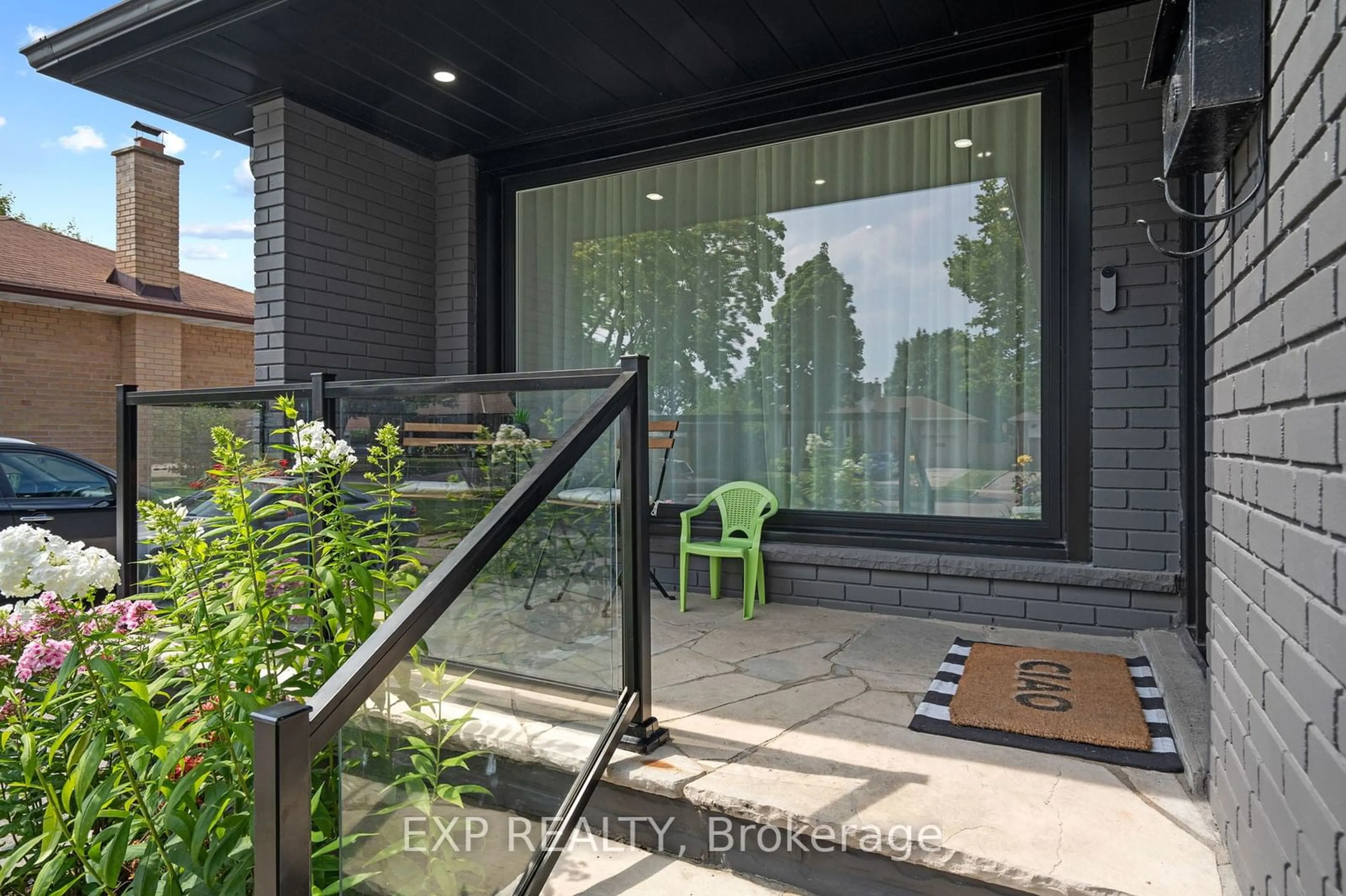 Patio for 8 Shipley Rd, Toronto Ontario M9R 3H8