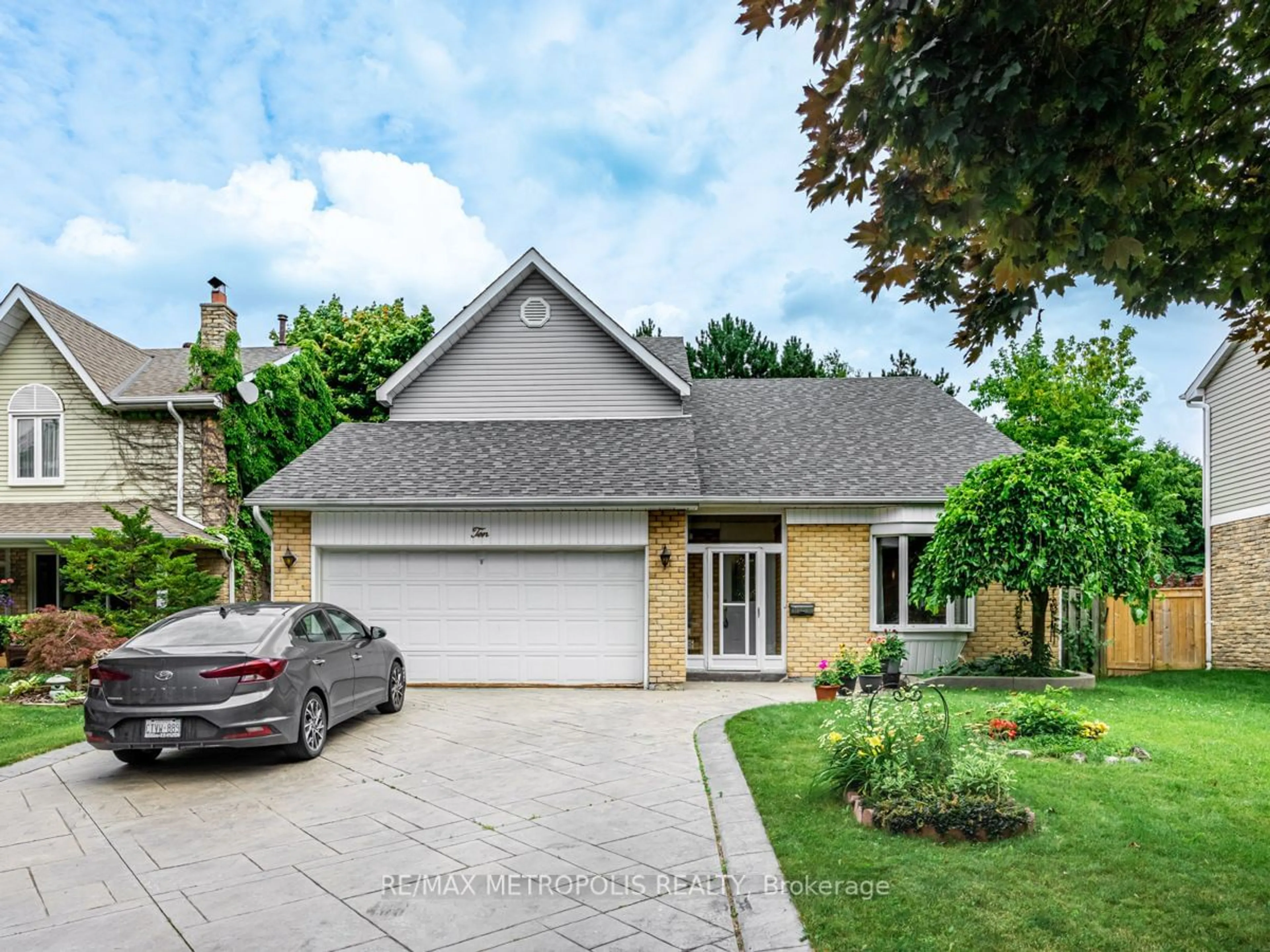 Frontside or backside of a home for 10 Rhine Crt, Brampton Ontario L6Z 1N9