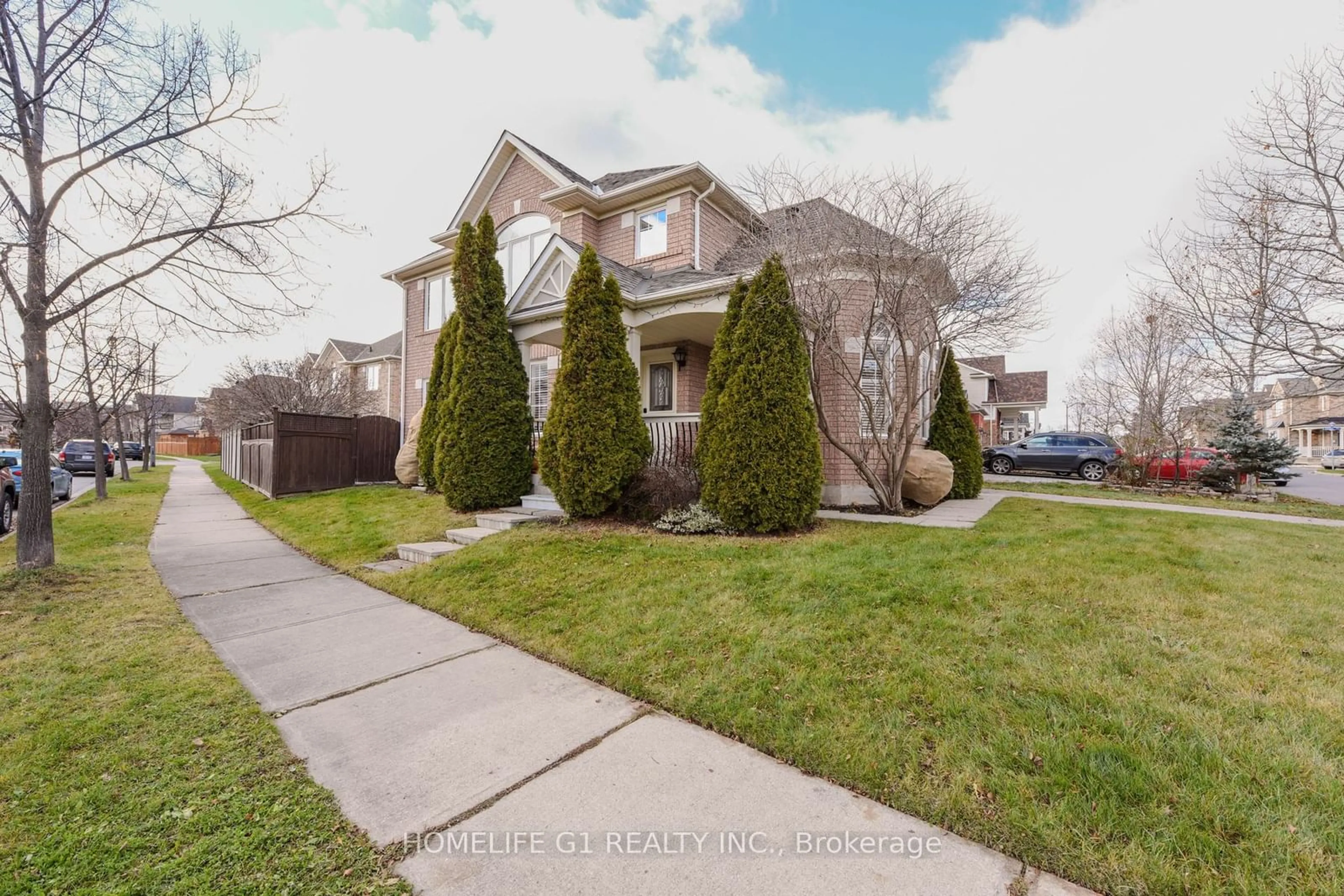 Frontside or backside of a home for 721 Dolby Cres, Milton Ontario L9T 5L8