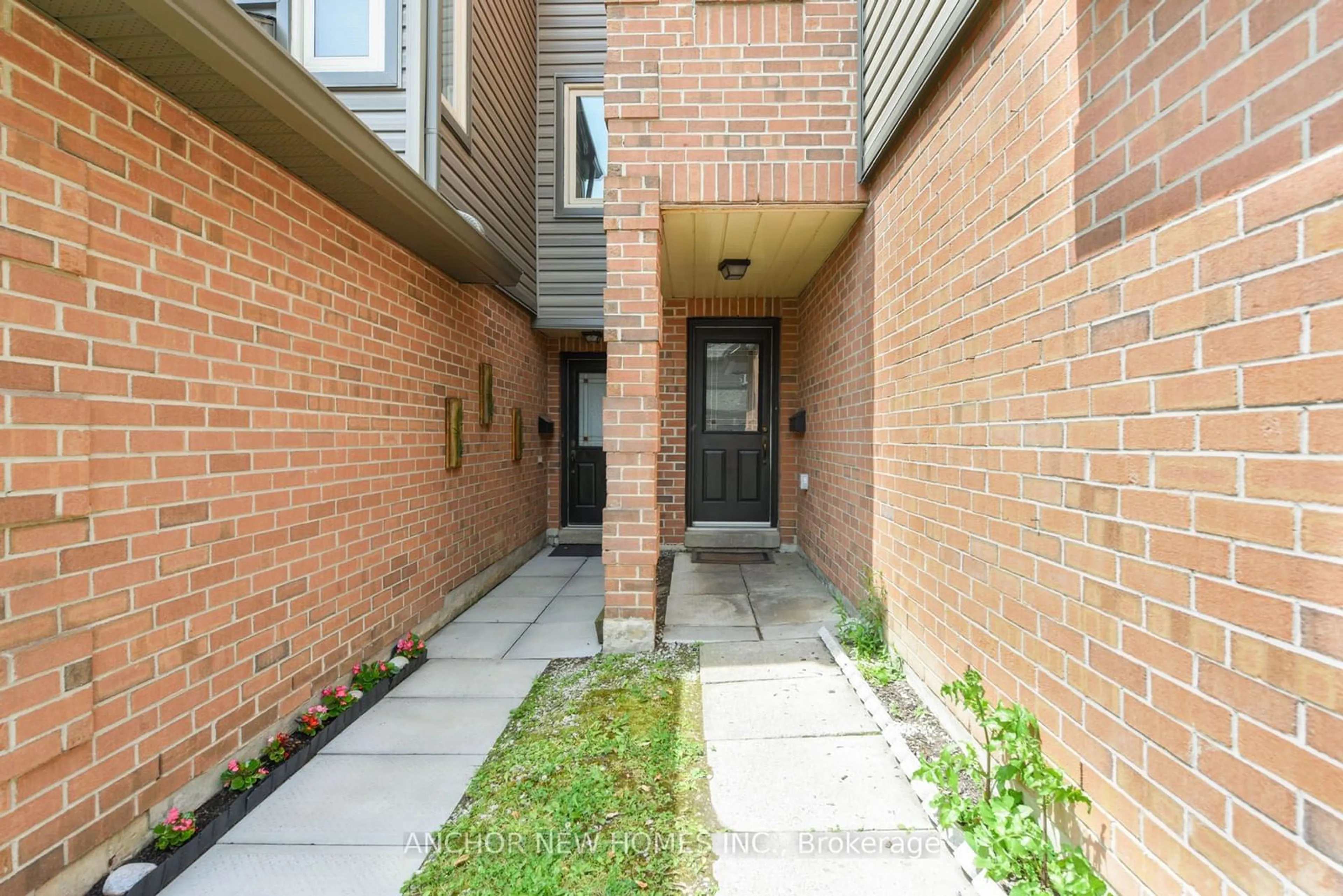 A pic from exterior of the house or condo for 460 Bristol Rd #50, Mississauga Ontario L5R 3P6