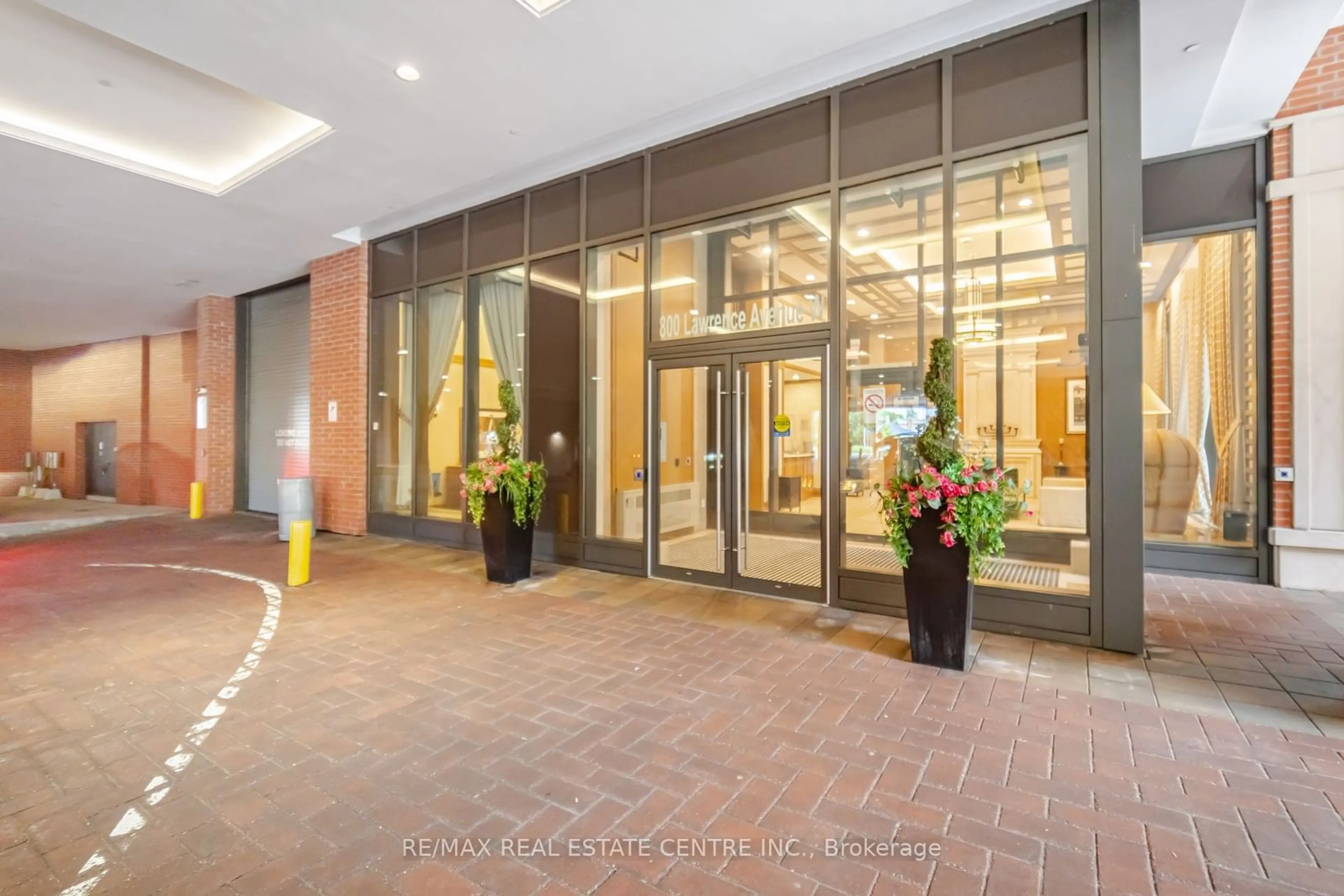 Indoor lobby for 800 Lawrence Ave #304, Toronto Ontario M6A 0B1