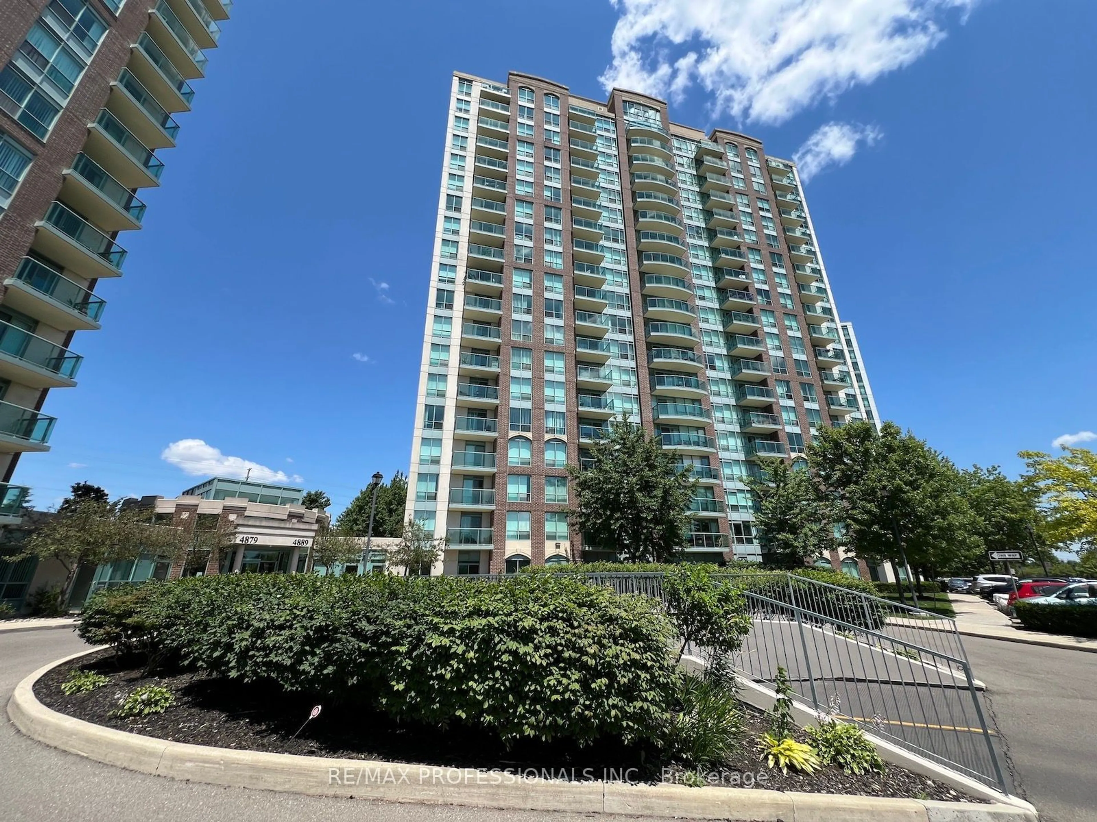 A pic from exterior of the house or condo for 4889 Kimbermount Ave #810, Mississauga Ontario L5M 7R9