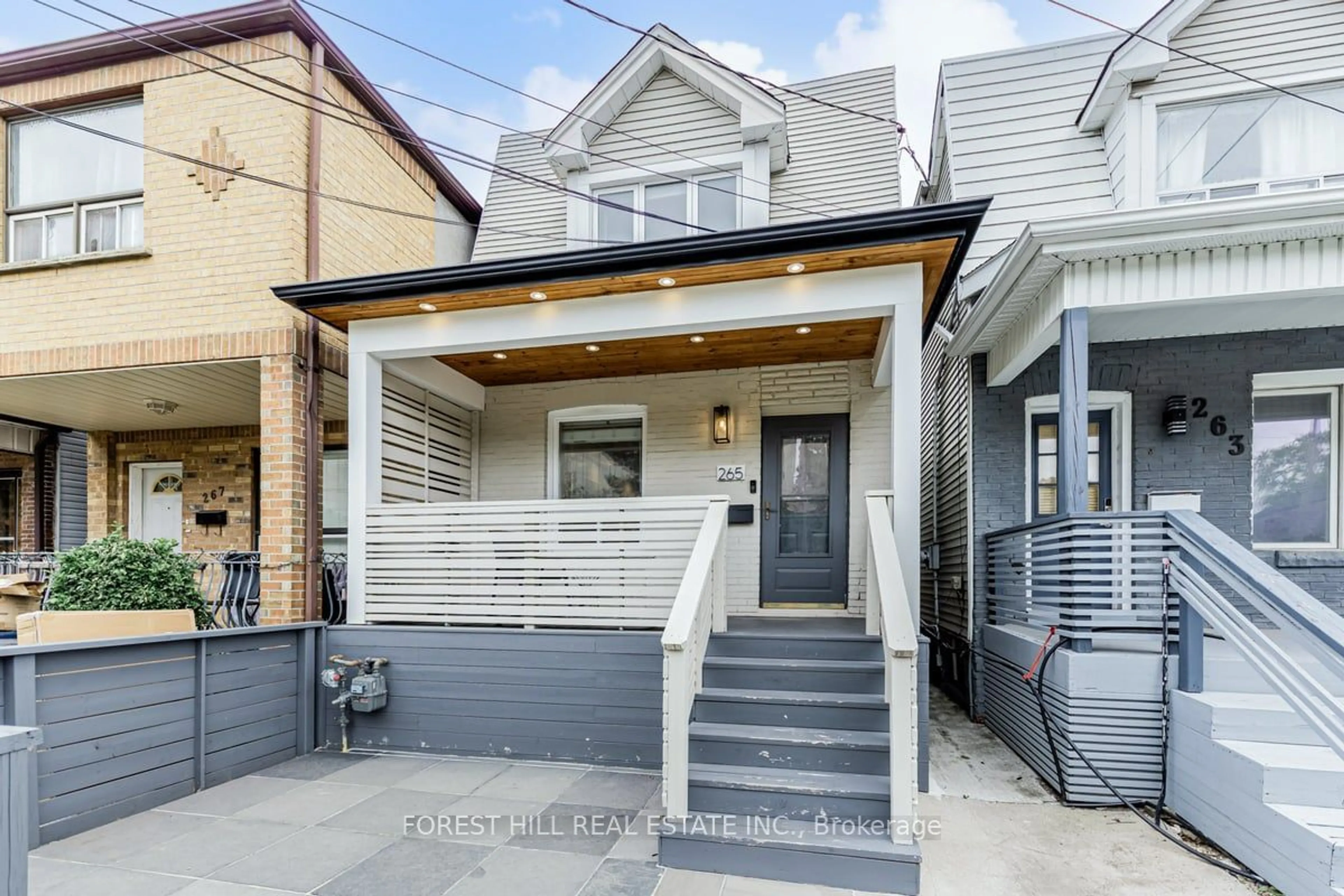 Frontside or backside of a home for 265 Harvie Ave, Toronto Ontario M6E 4L1