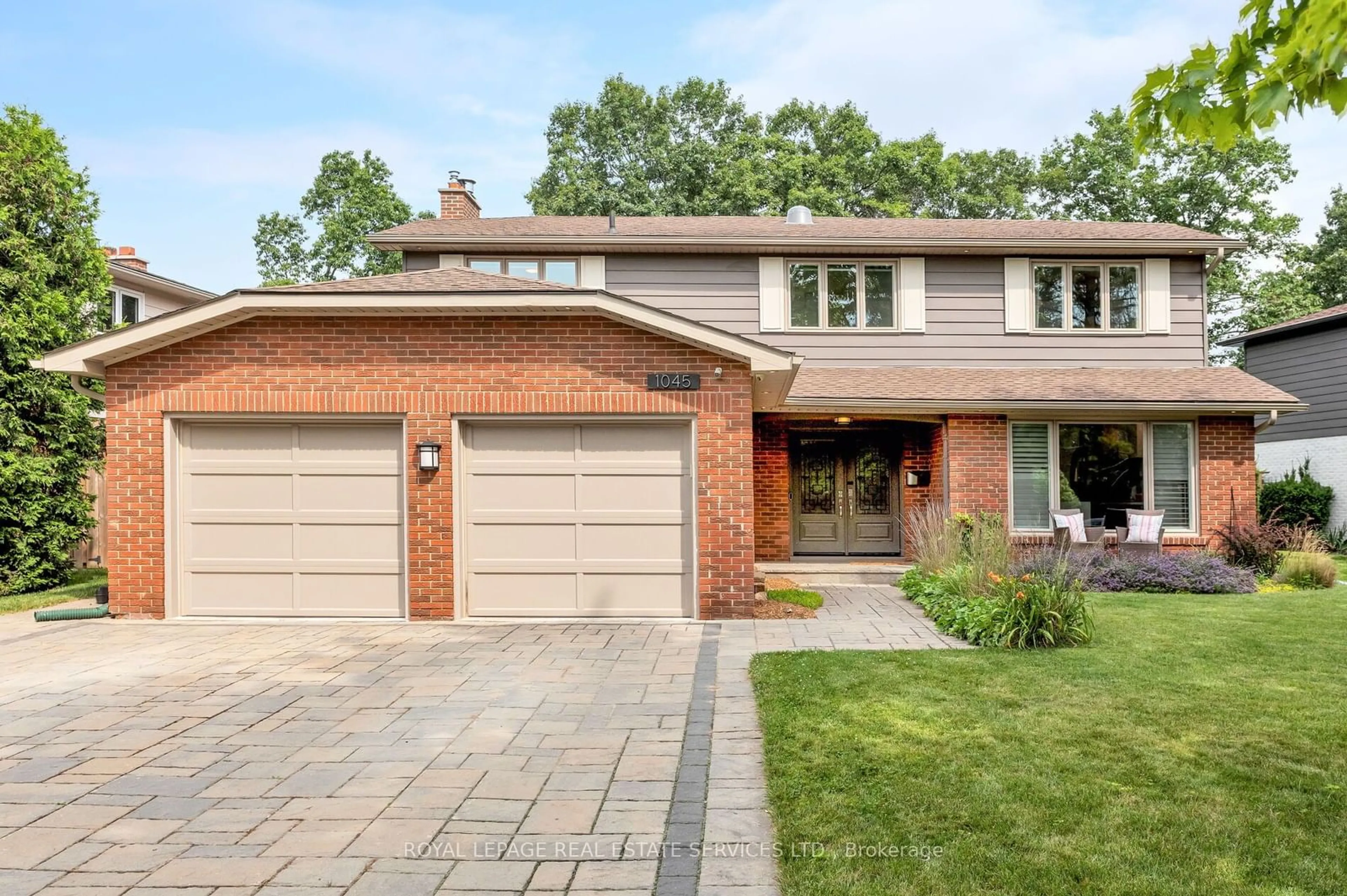 Home with brick exterior material for 1045 Fair Birch Dr, Mississauga Ontario L5H 1M4