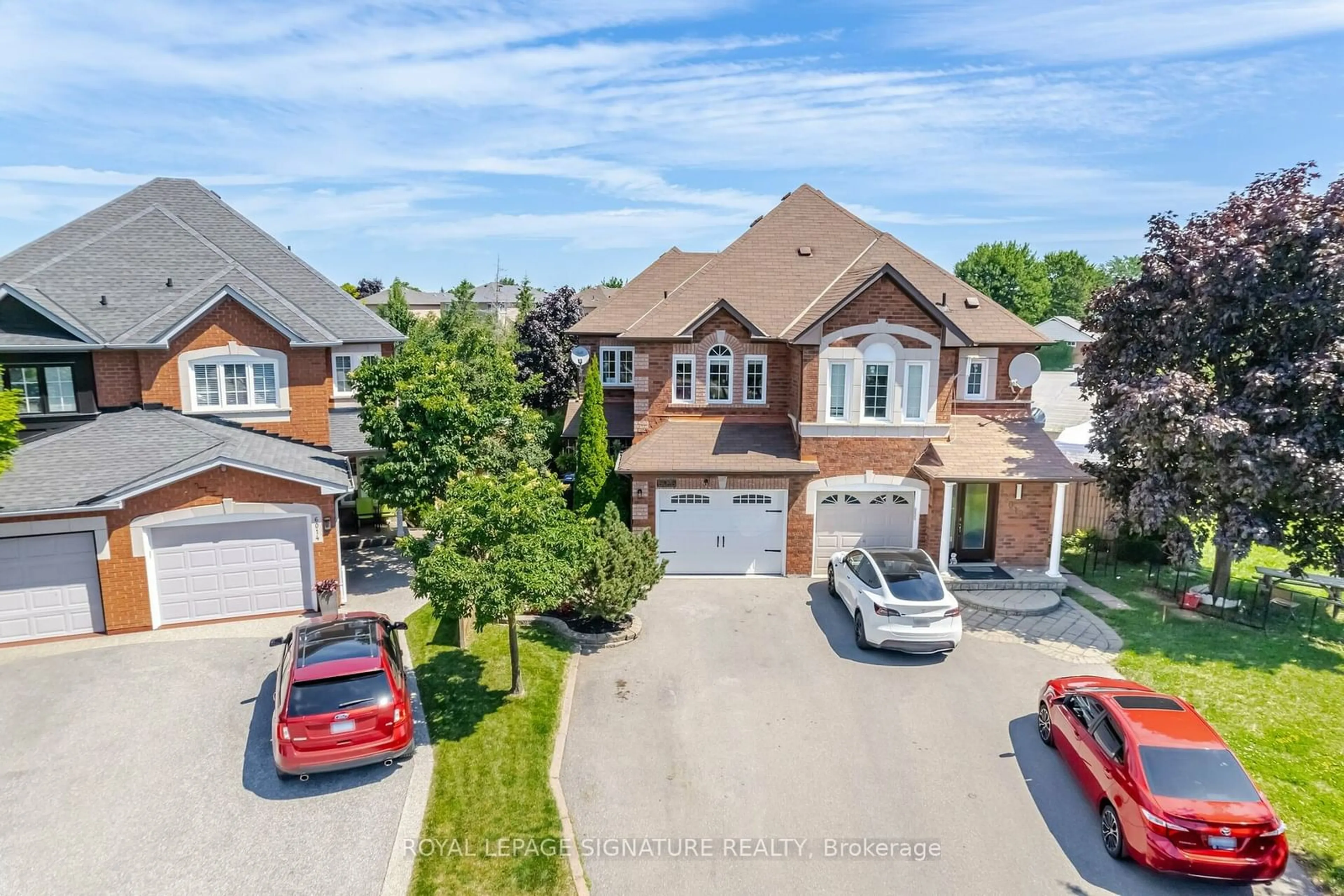 A pic from exterior of the house or condo for 6016 Castlegrove Crt, Mississauga Ontario L5N 7A8