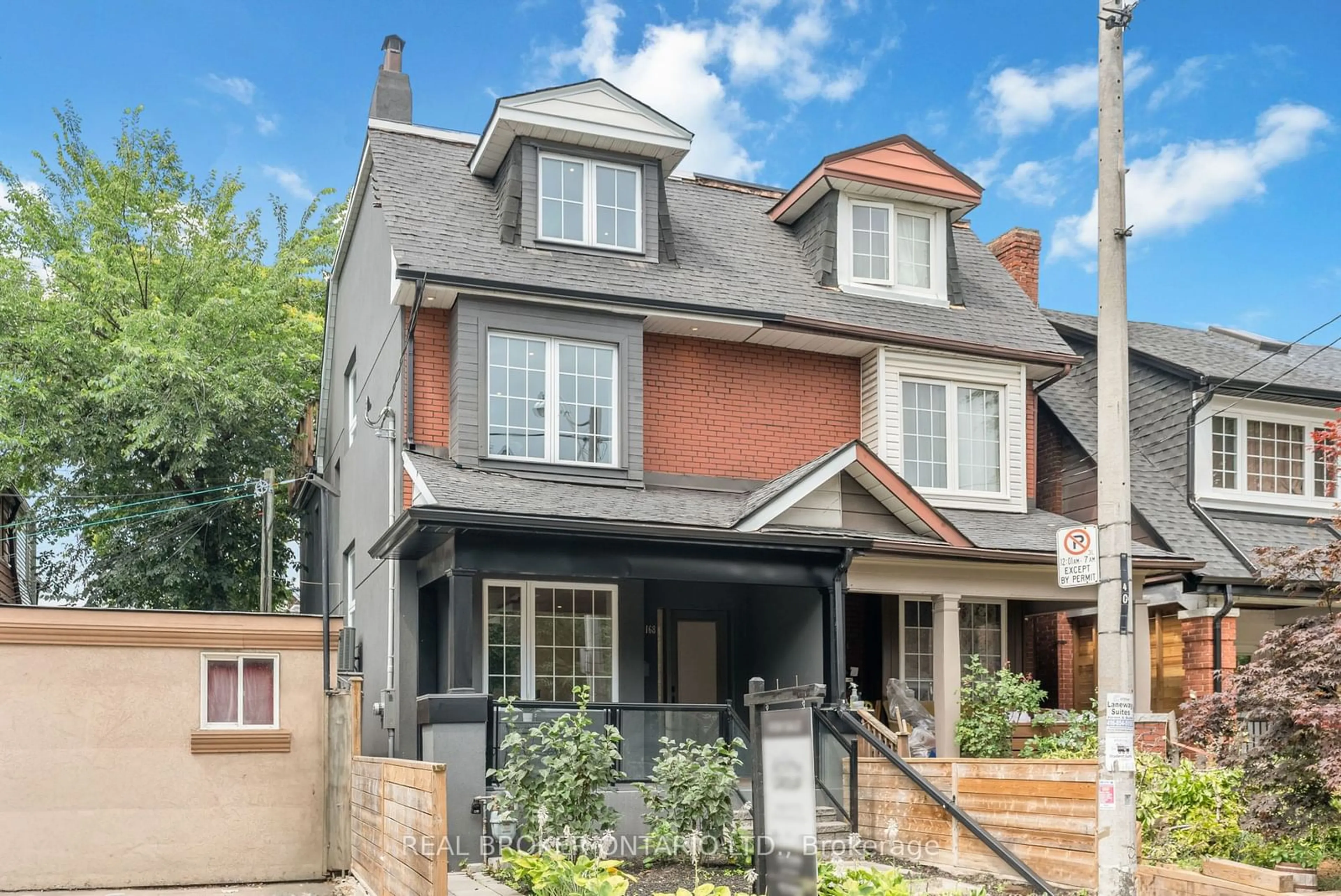 Home with brick exterior material for 168 Essex St, Toronto Ontario M6G 1T5