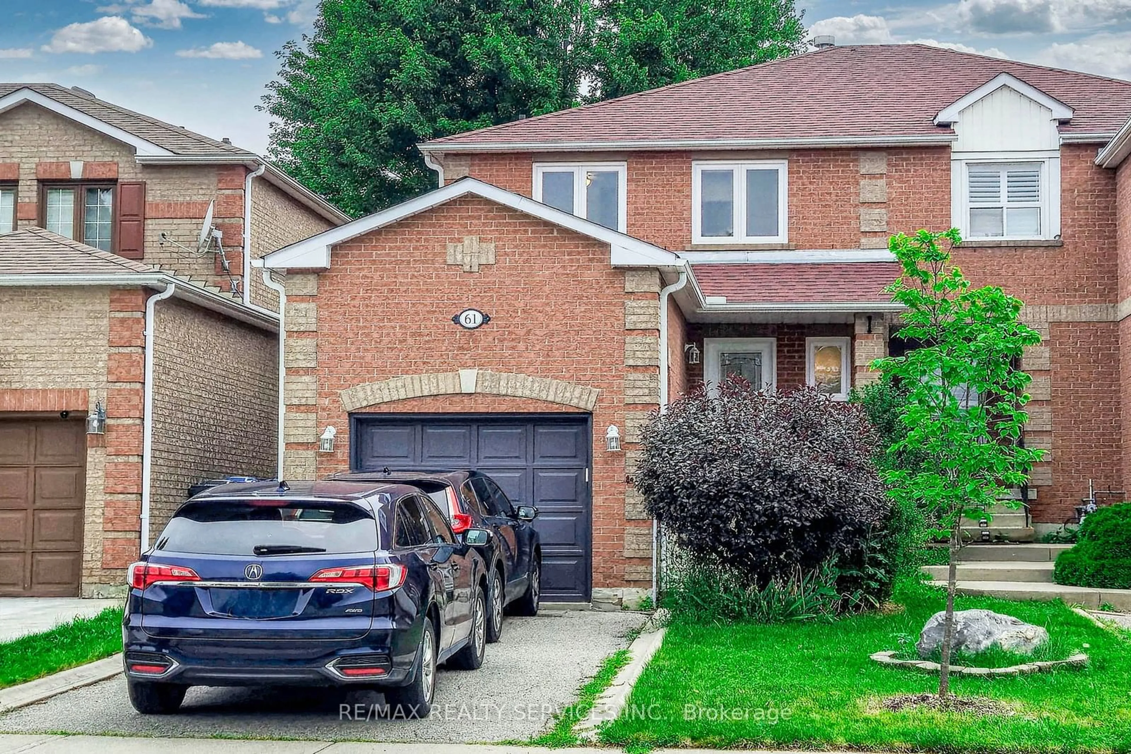 Frontside or backside of a home for 61 White Tail Cres, Brampton Ontario L6Y 5C1