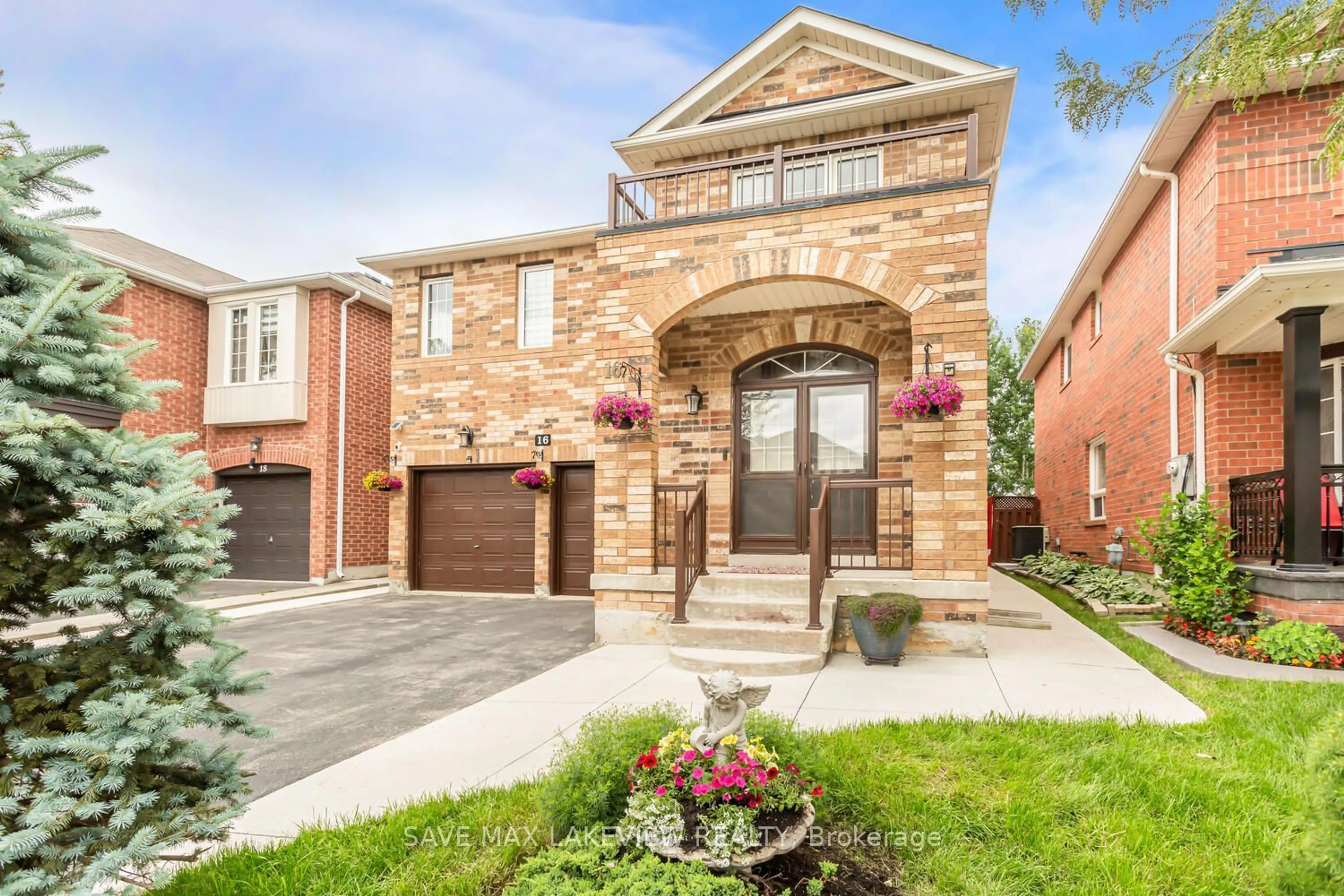 Home with brick exterior material for 16 Schooner Dr, Brampton Ontario L7A 3H3