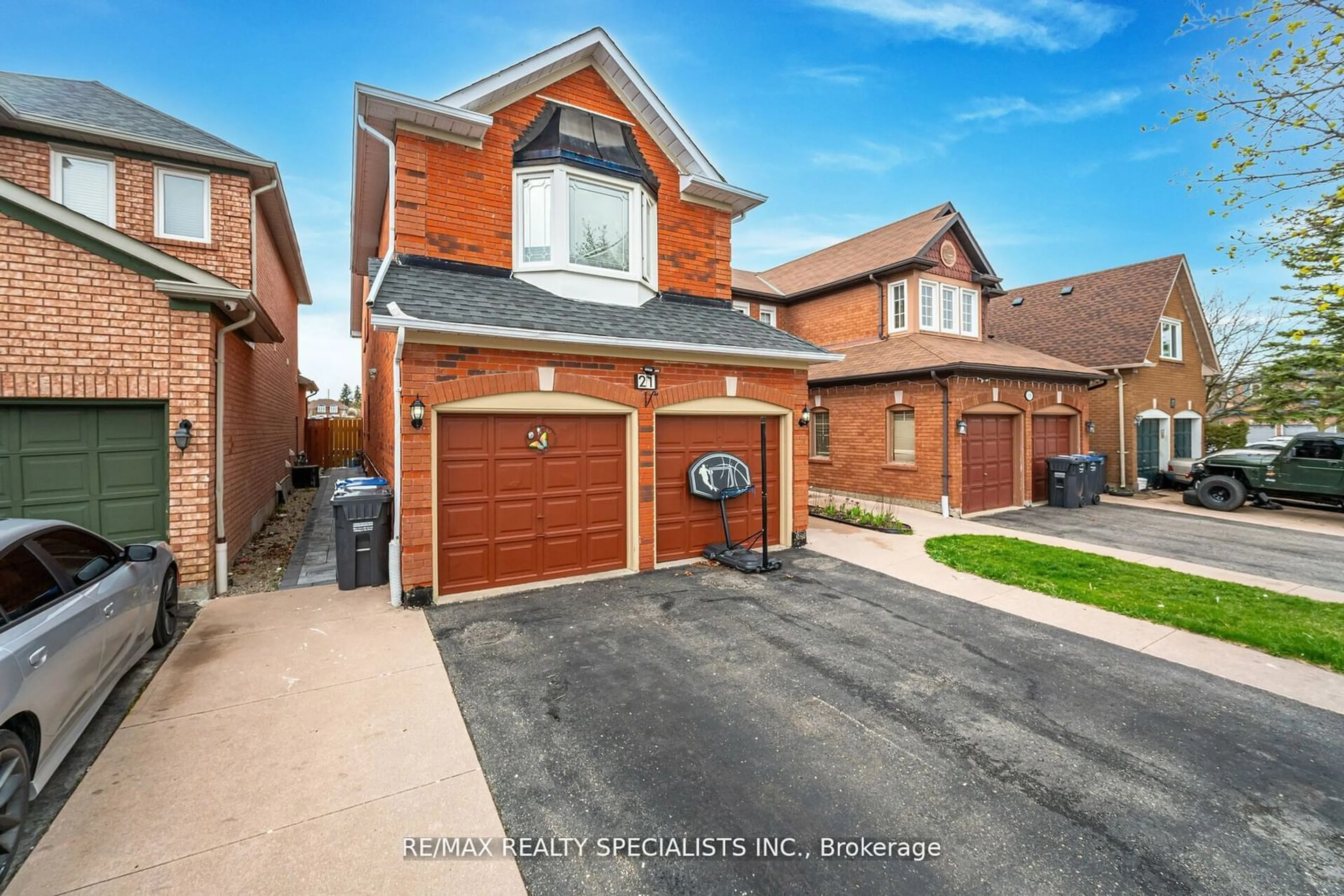 Frontside or backside of a home for 21 Bighorn Cres, Brampton Ontario L6R 1G5