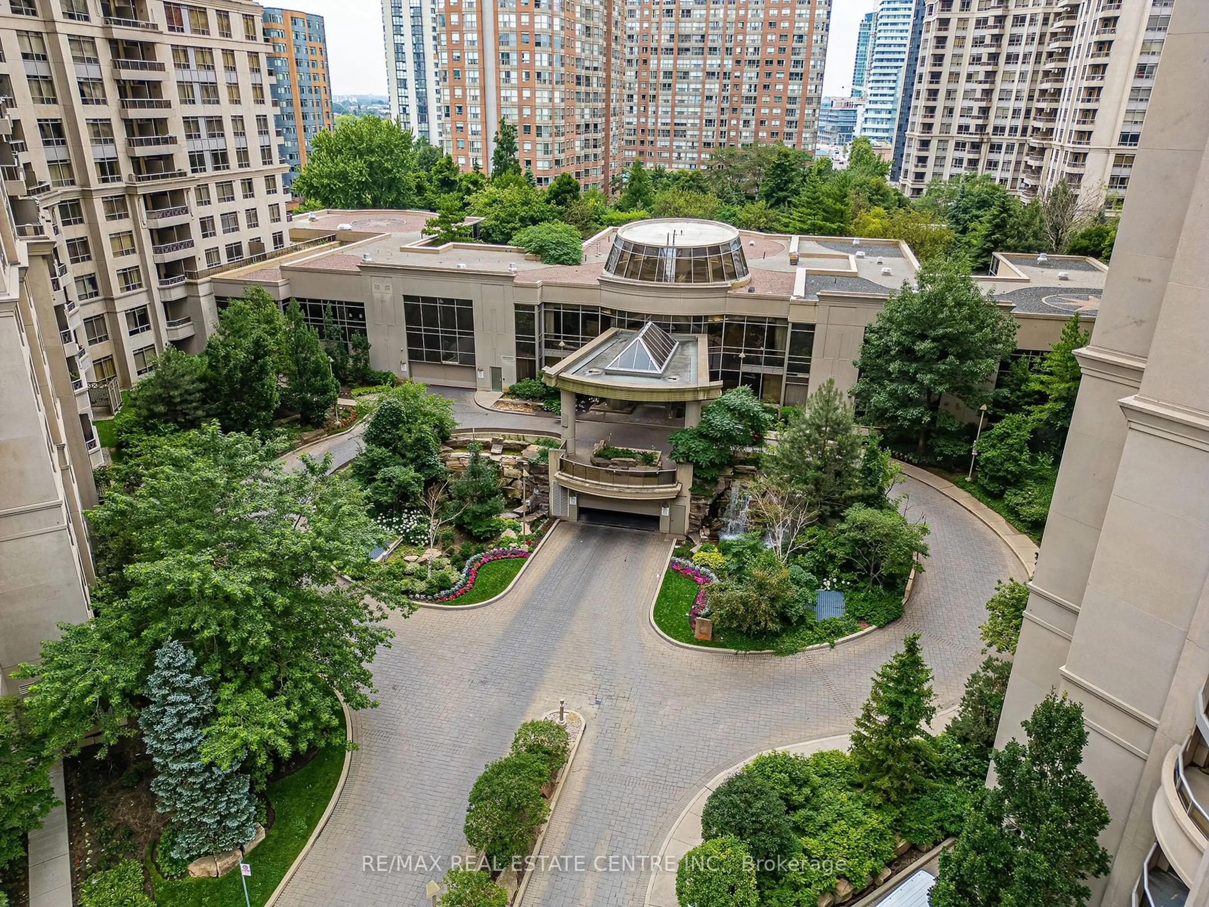 A pic from exterior of the house or condo for 3888 Duke Of York Blvd #1130, Mississauga Ontario L5B 4P5