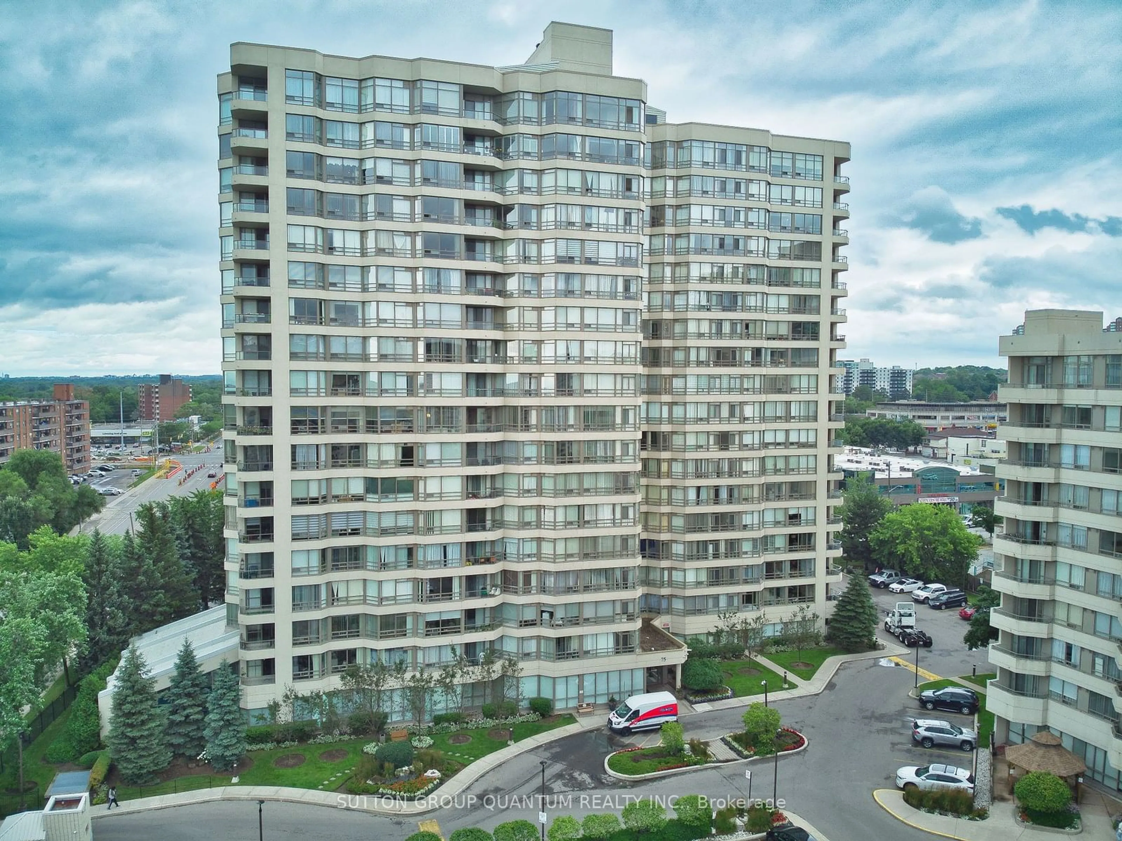 A pic from exterior of the house or condo for 75 King St #903, Mississauga Ontario L5A 4G5