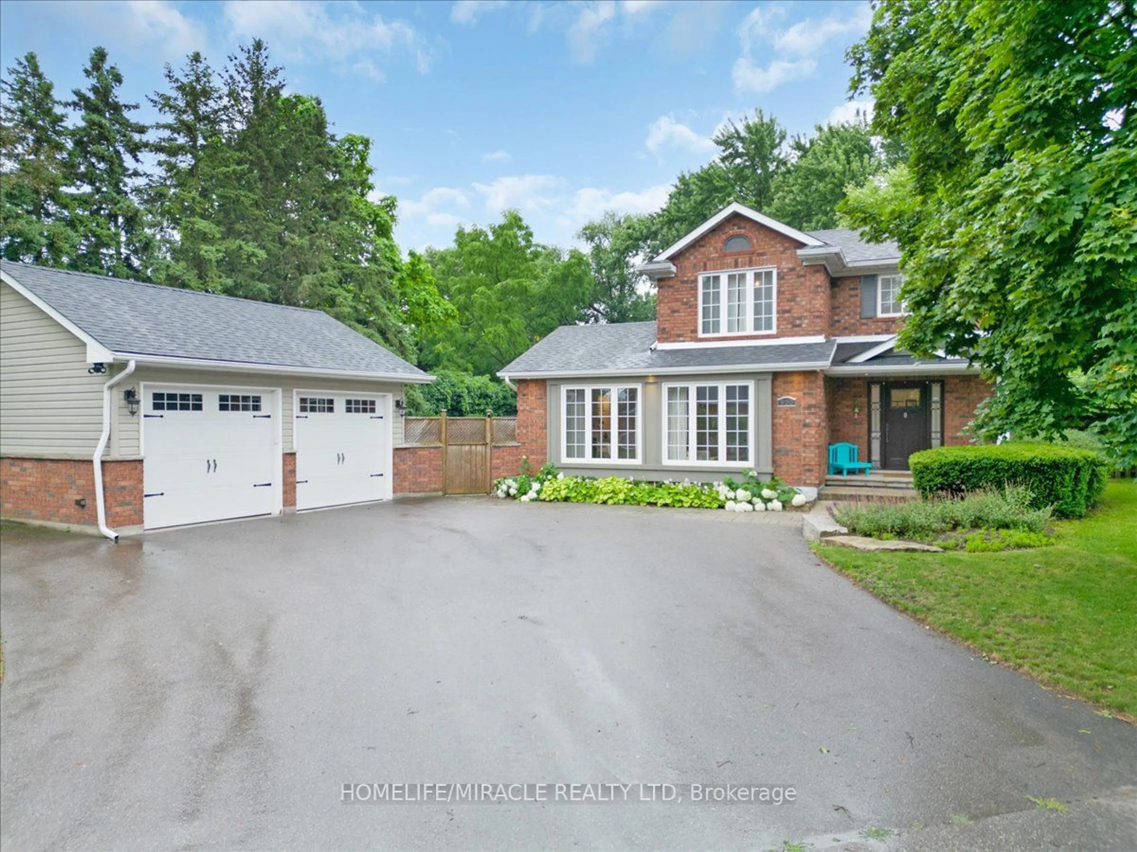 Frontside or backside of a home for 920 Glendale Crt, Burlington Ontario L7R 4J3