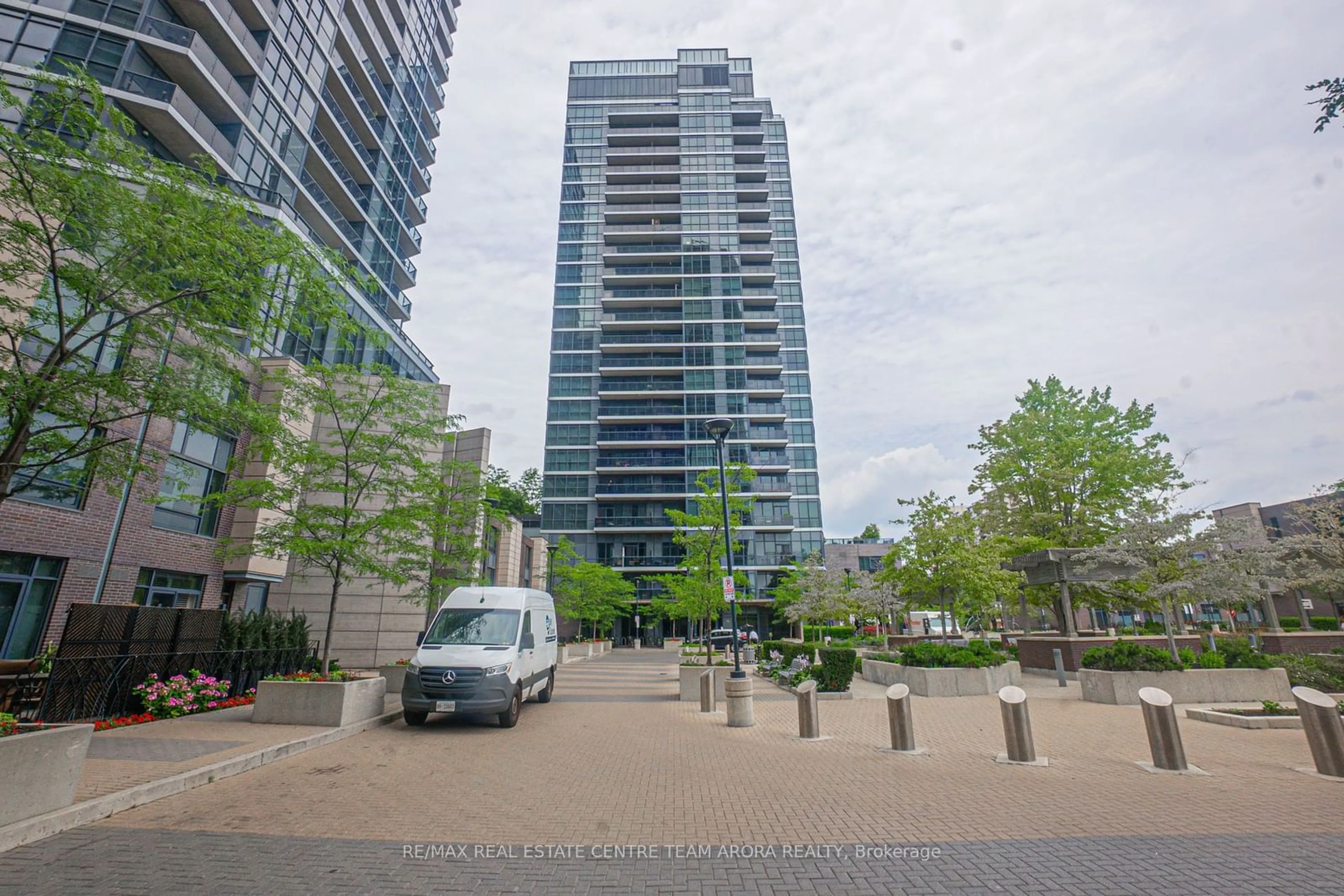 A pic from exterior of the house or condo for 1 Valhalla Inn Rd #1707, Toronto Ontario M9B 1S9