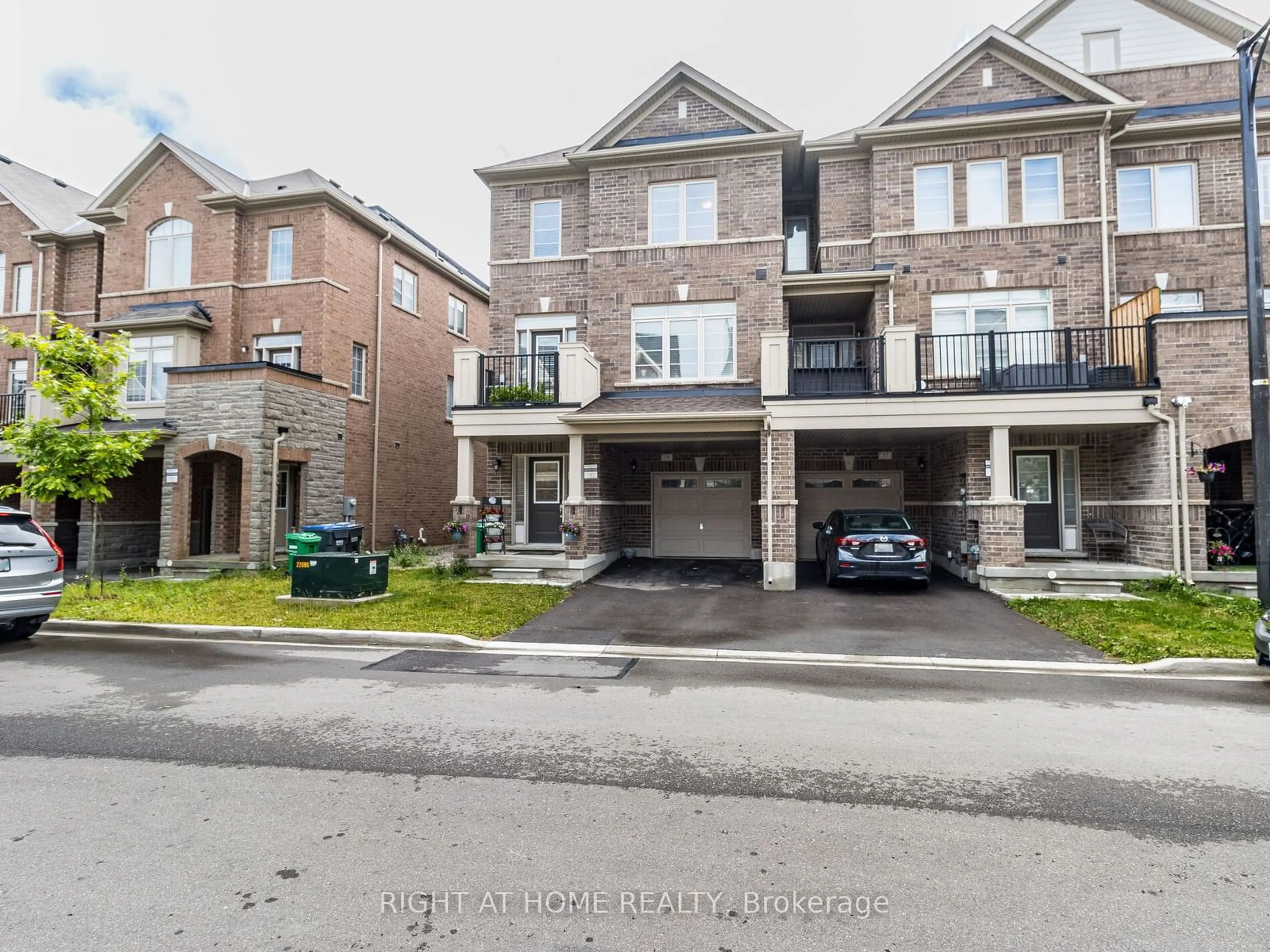 A pic from exterior of the house or condo for 79 Fruitvale Circ, Brampton Ontario L7A 5C1