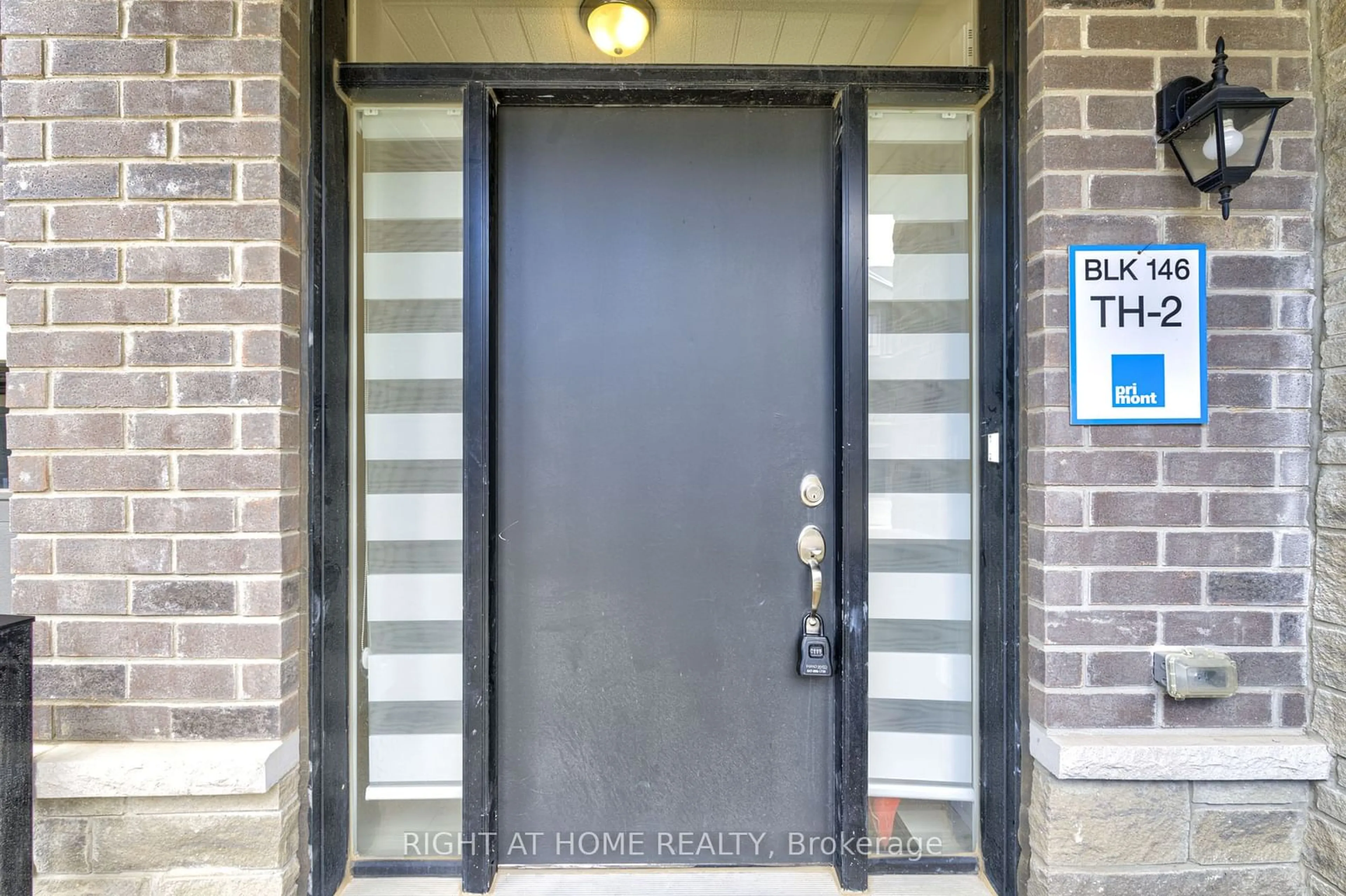 Indoor entryway for 1544 Labine Pt, Milton Ontario L9E 1V8