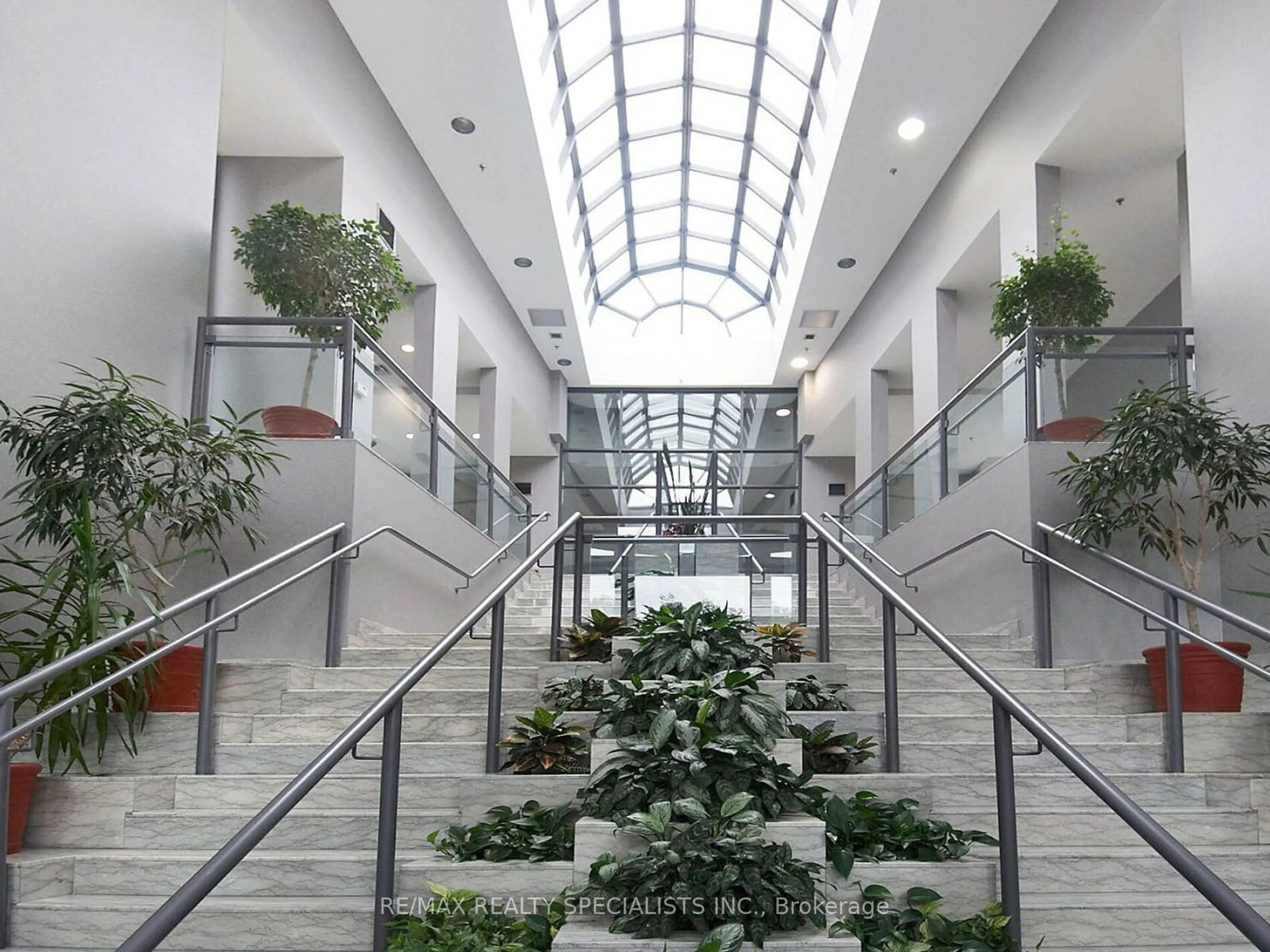 Indoor lobby for 3 Hickory Tree Rd #2010, Toronto Ontario M9N 3W5