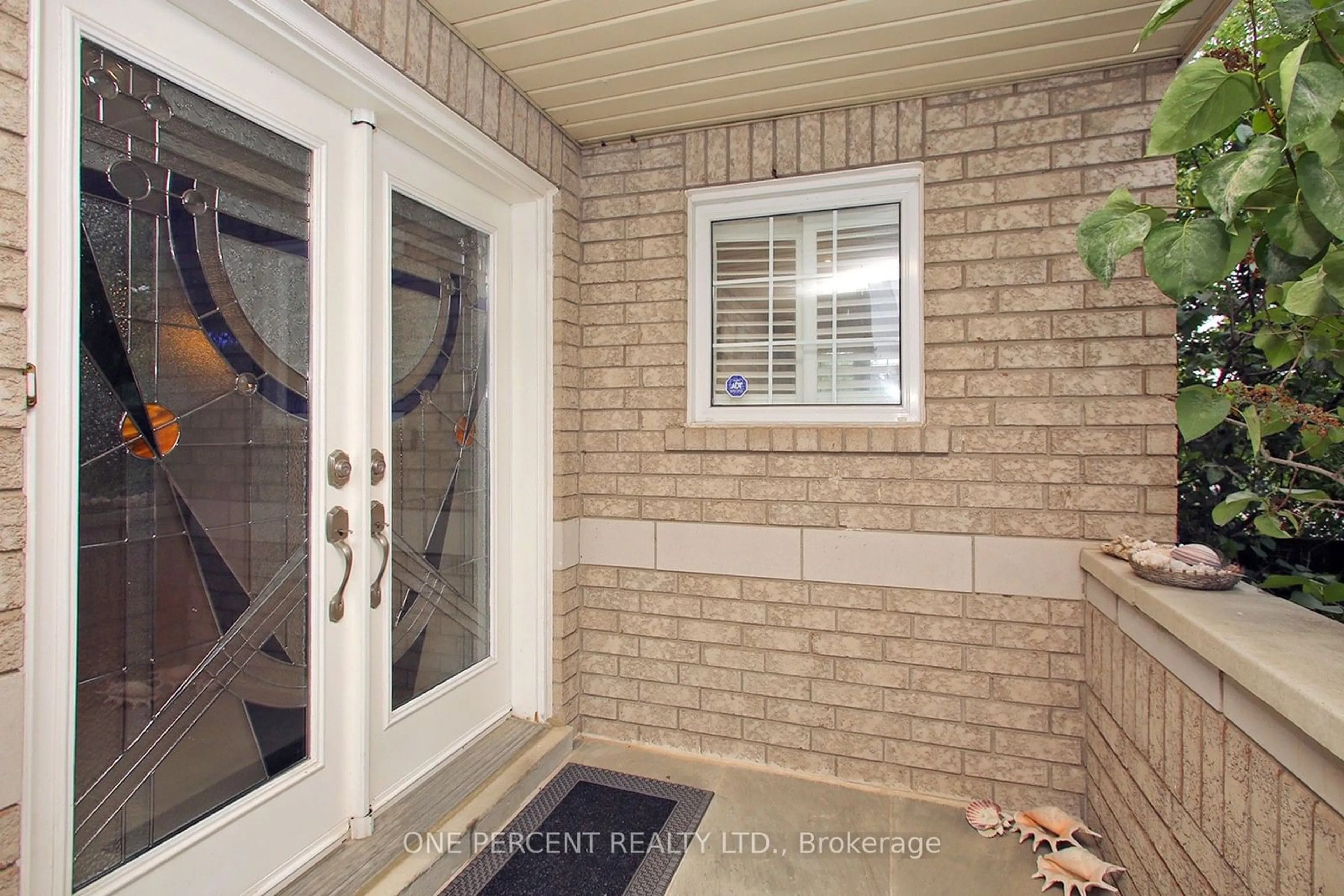 Indoor entryway for 502 Ravineview Way, Oakville Ontario L6H 6S9