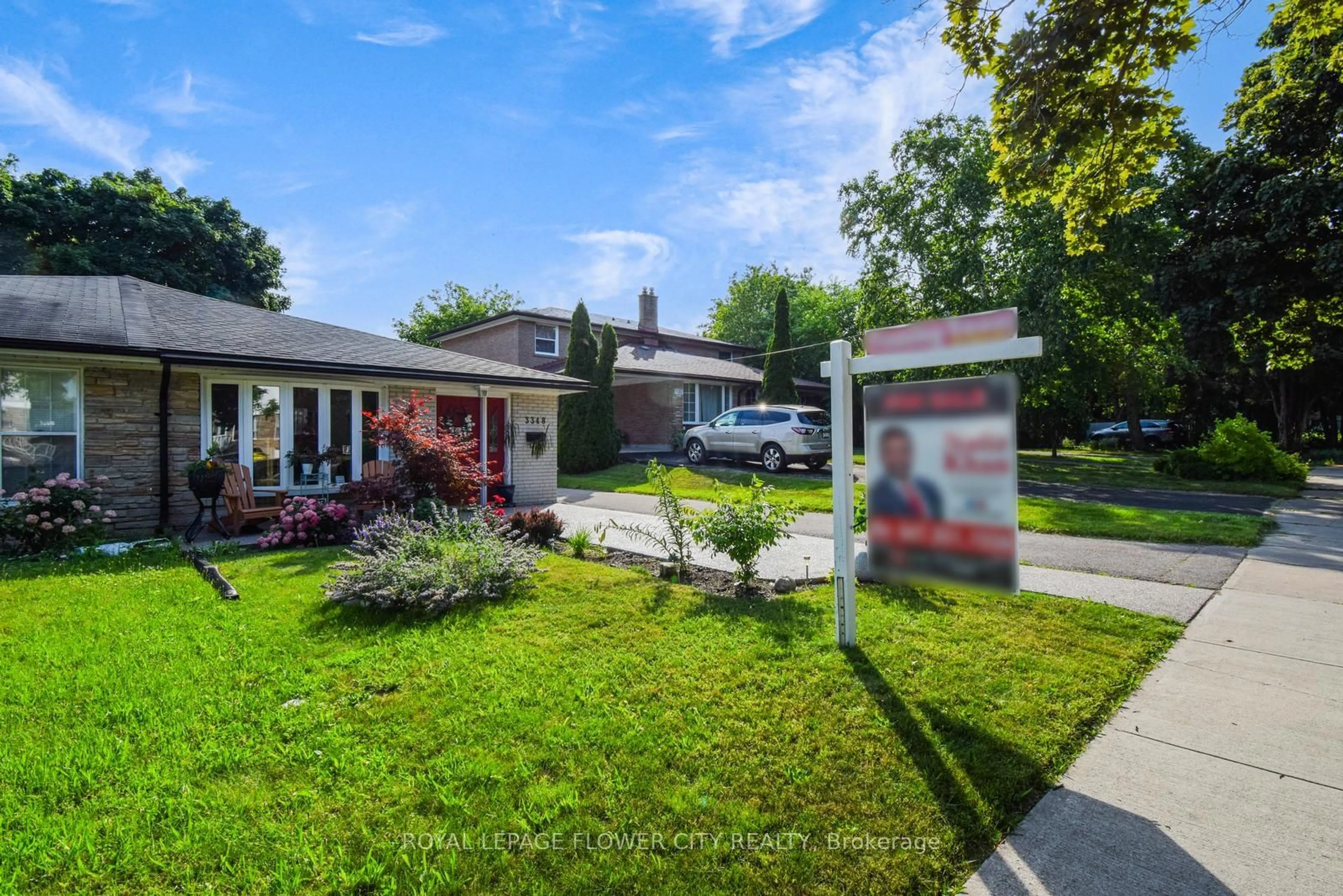 Frontside or backside of a home for 3348 Carillion Ave, Mississauga Ontario L5C 2B1