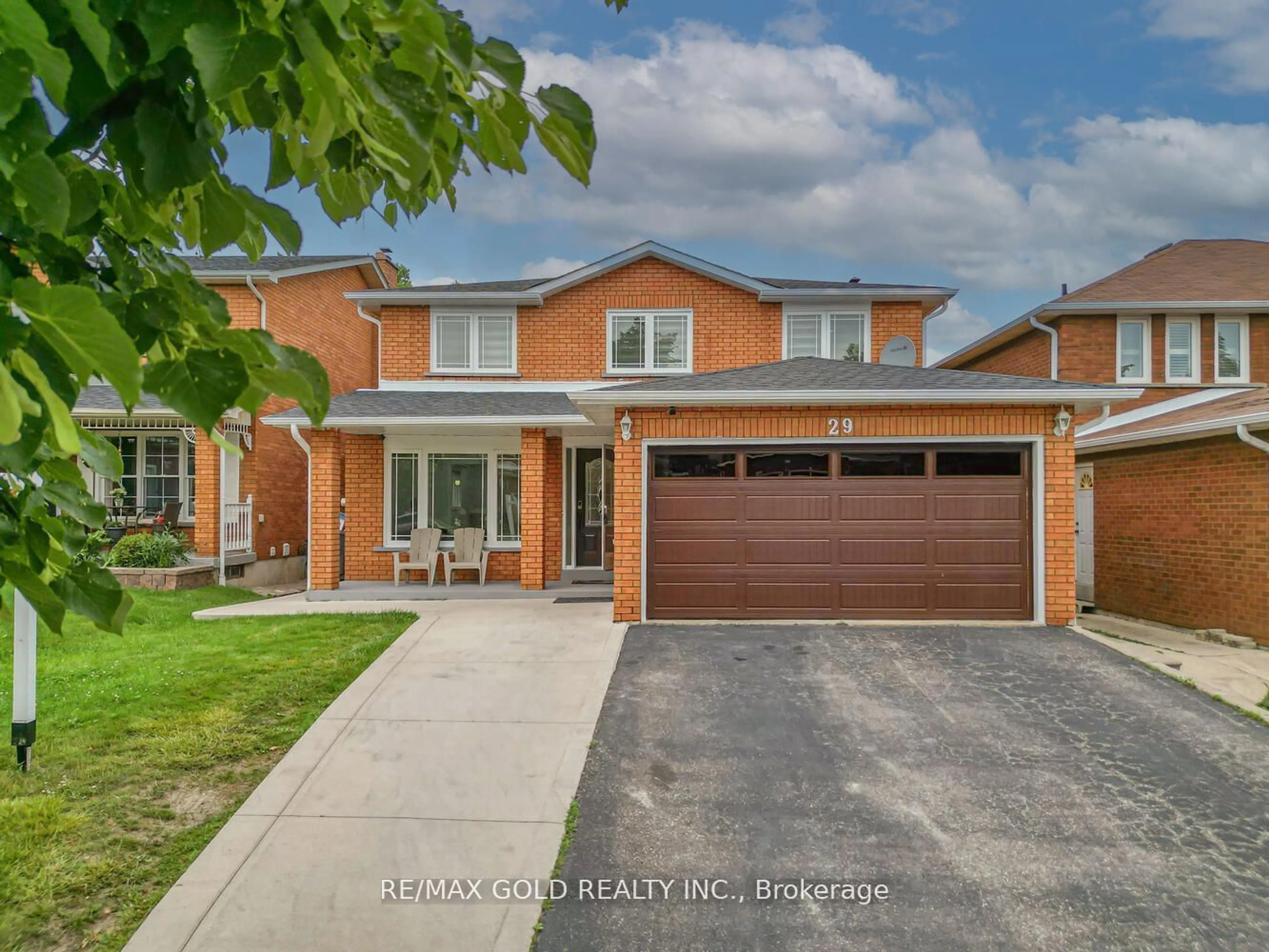 Home with brick exterior material for 29 Coronation Circ, Brampton Ontario L6Z 4A9