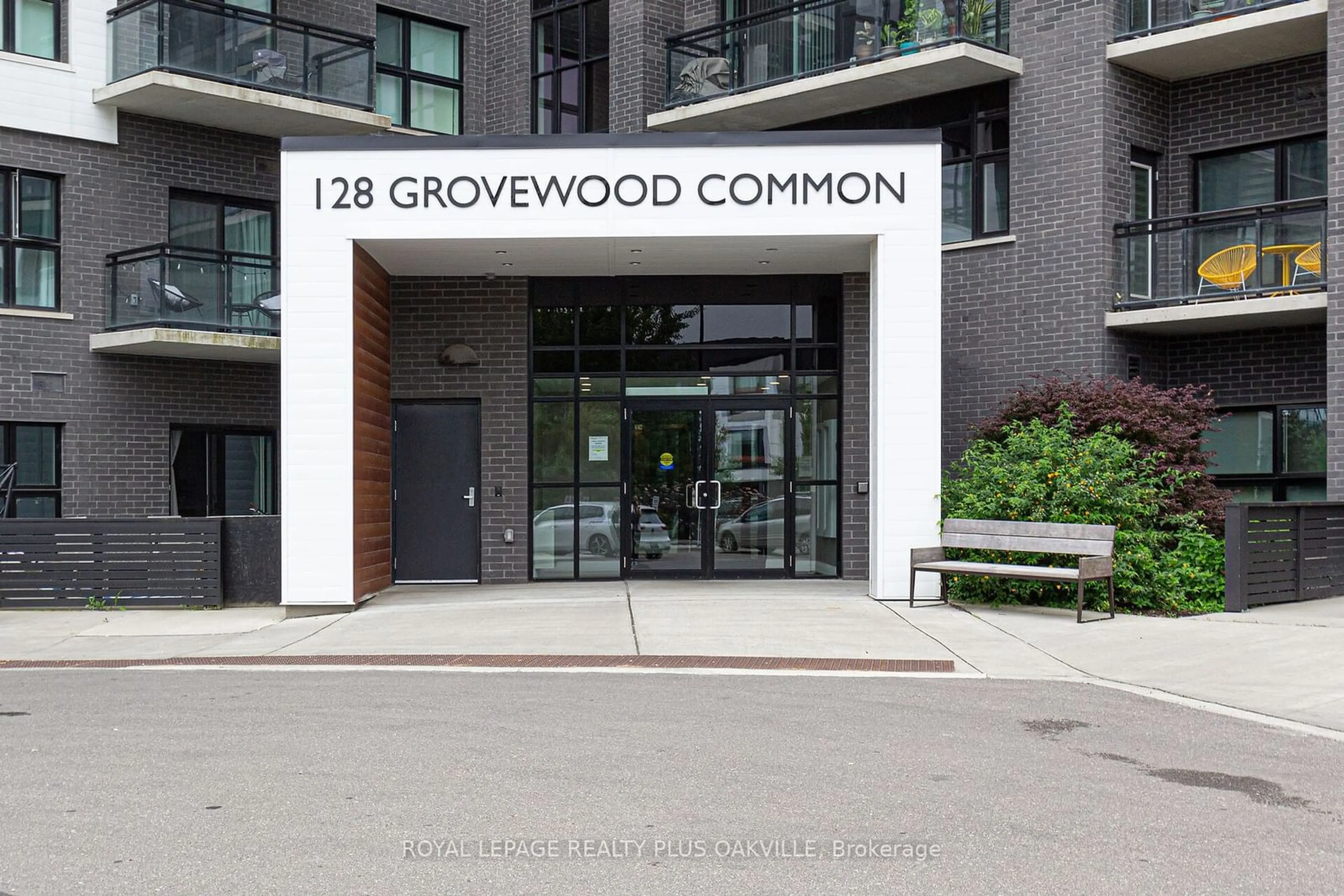 Indoor foyer for 128 Grovewood Common #428, Oakville Ontario L6H 0X3