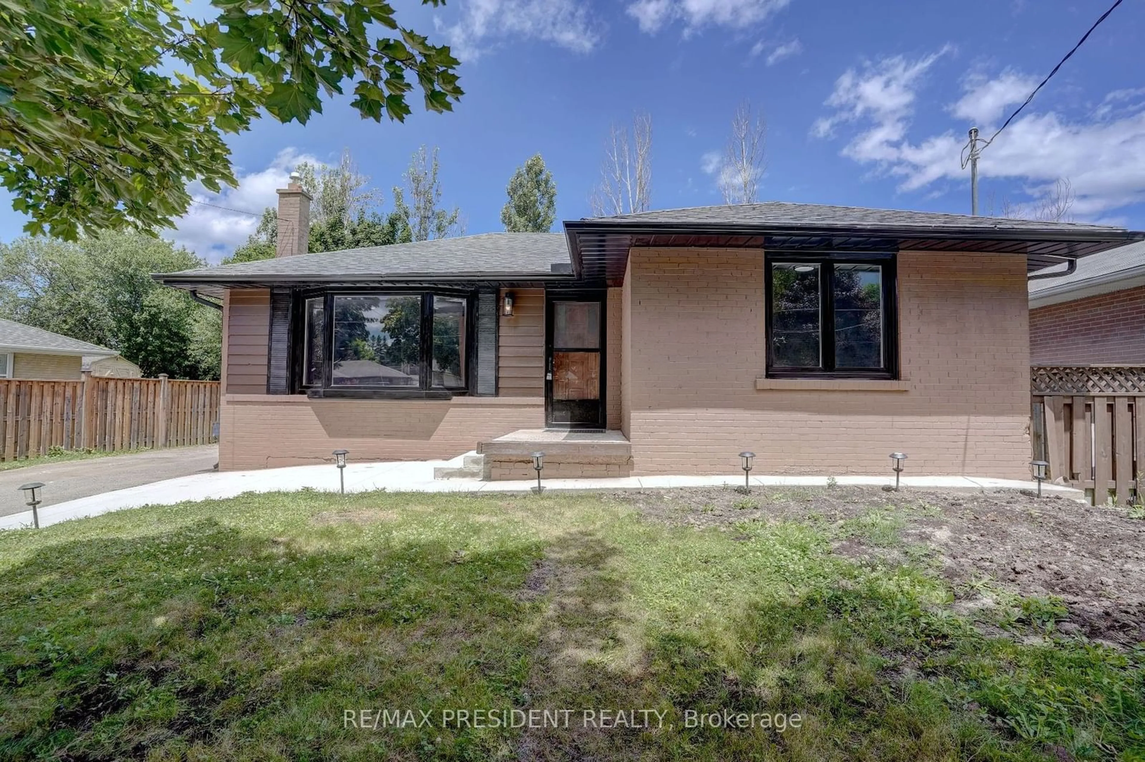 Home with brick exterior material for 26 Mackenzie Dr, Halton Hills Ontario L7G 4B9