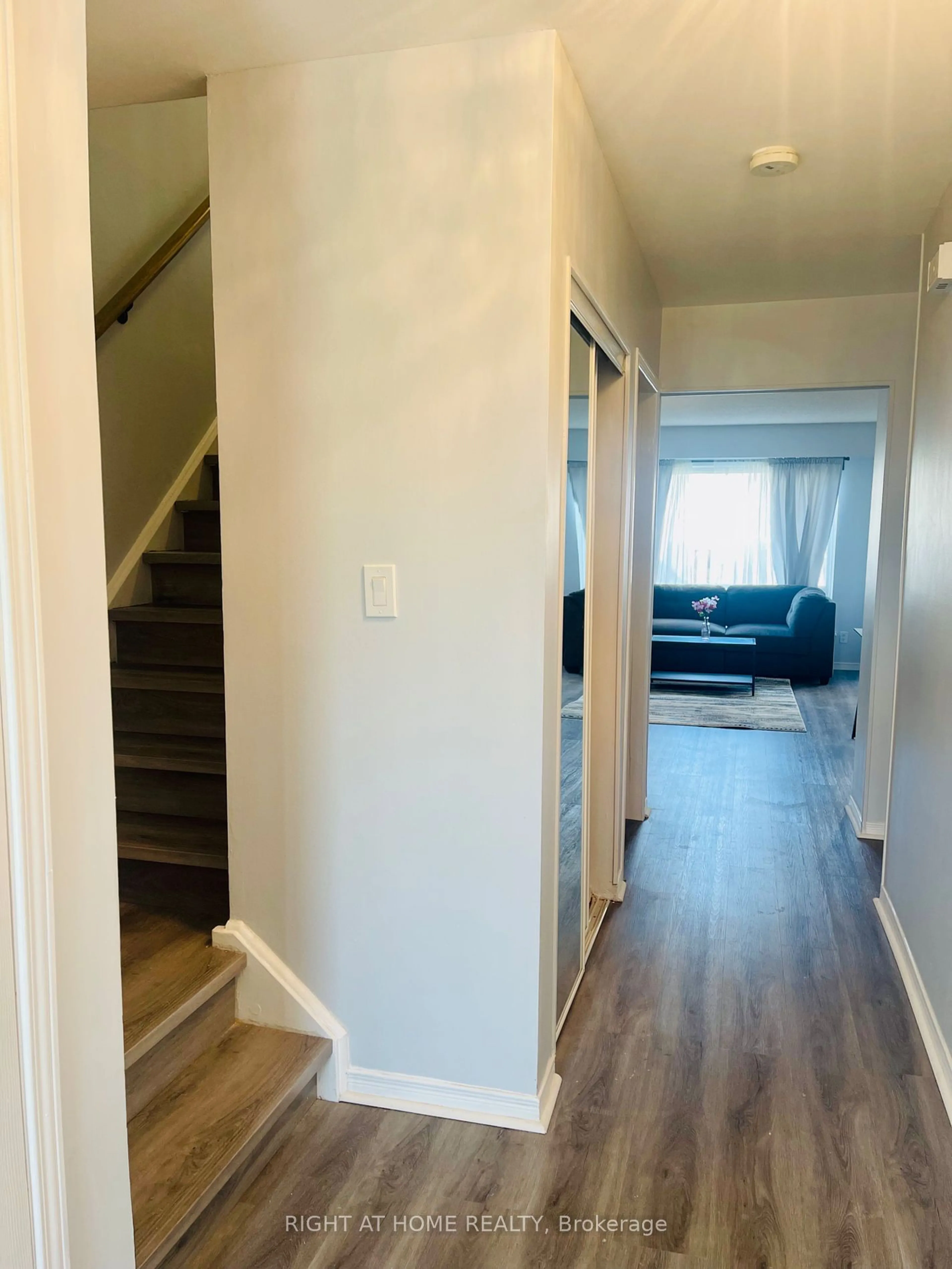 Indoor entryway for 39 Vodden Crt, Brampton Ontario L6V 2V7