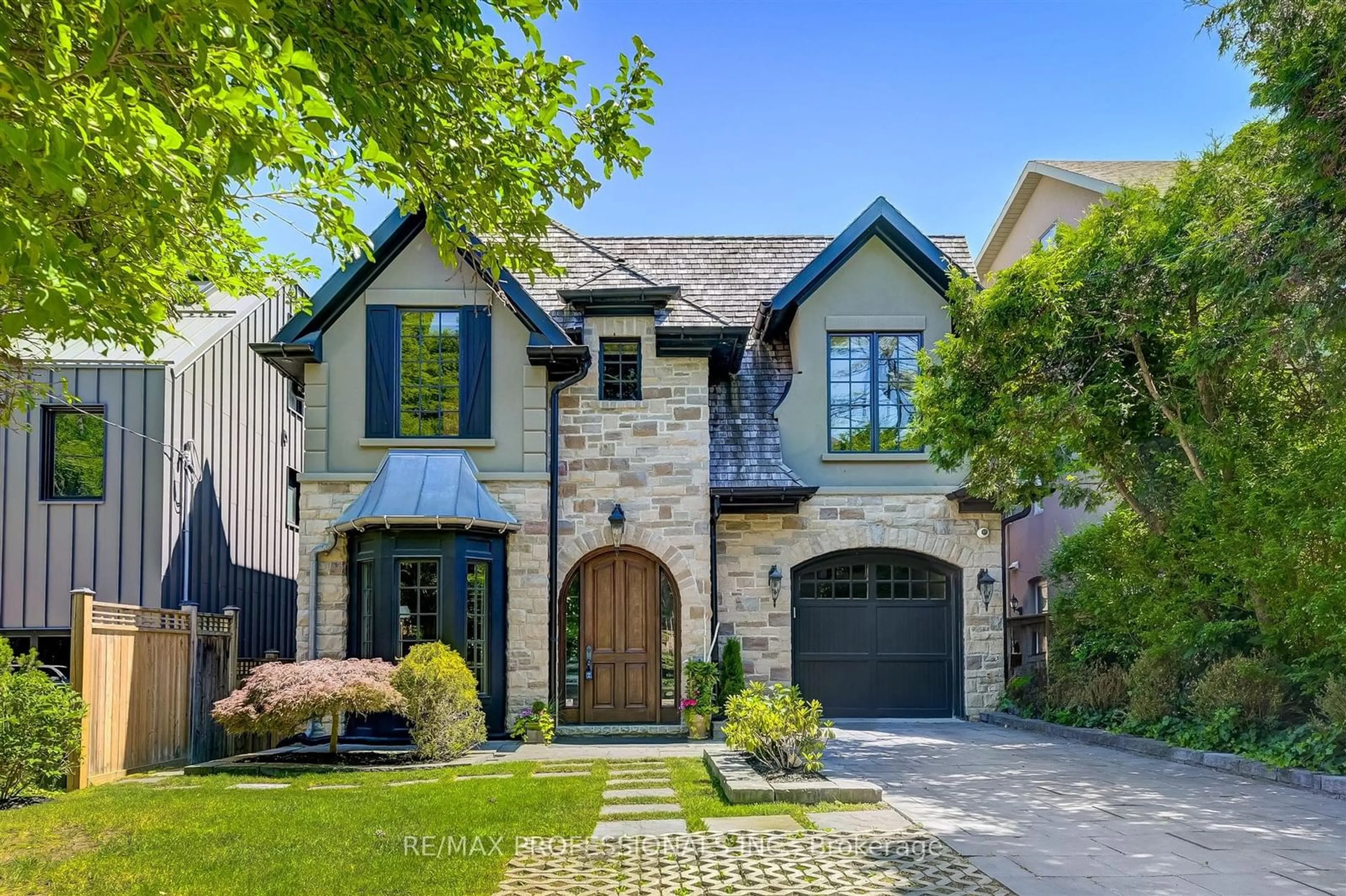 Home with brick exterior material for 37 Mill Cove, Toronto Ontario M8X 2S7