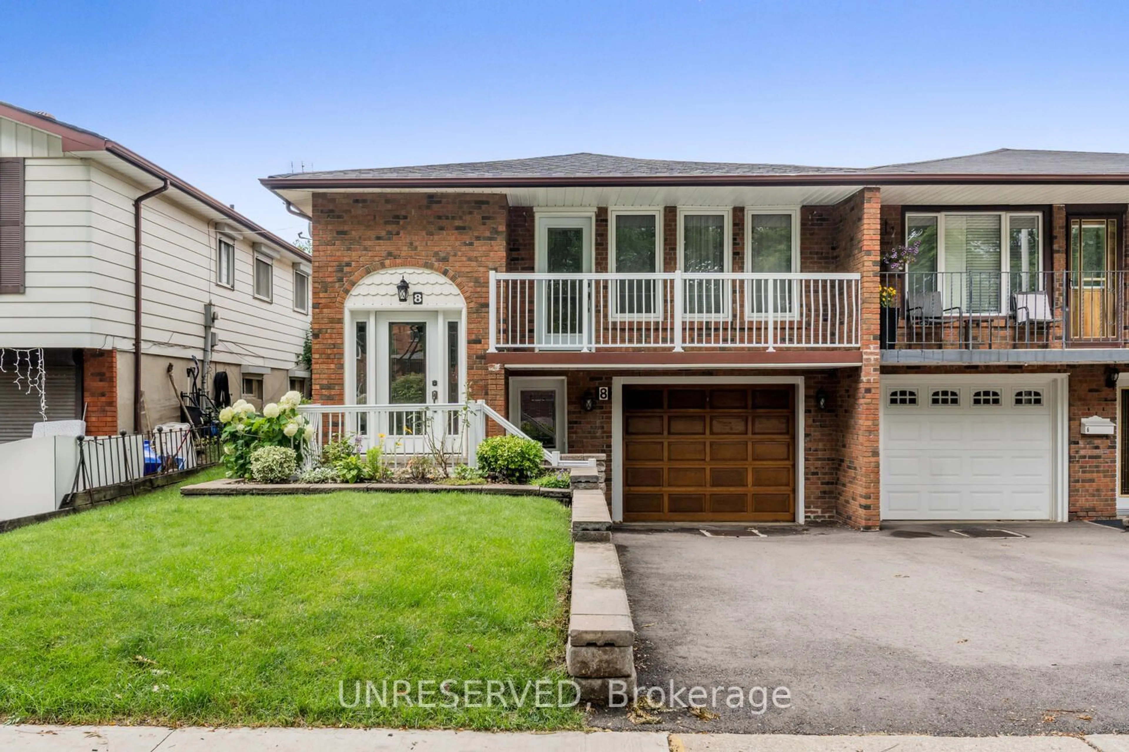 Frontside or backside of a home for 8 Mullet Dr, Mississauga Ontario L5M 2G3