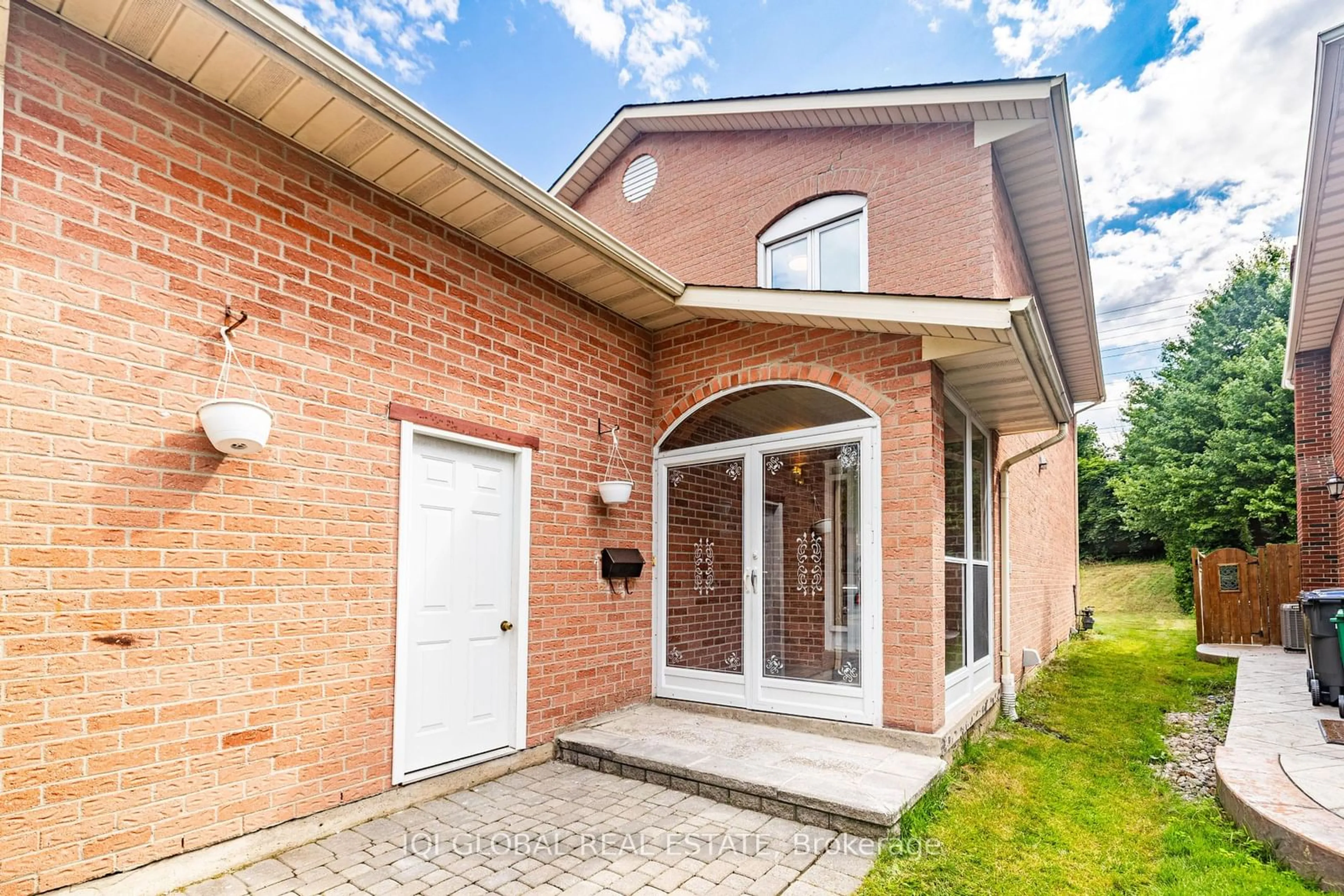 Home with brick exterior material for 4180 Sugarbush Rd, Mississauga Ontario L5B 2X7