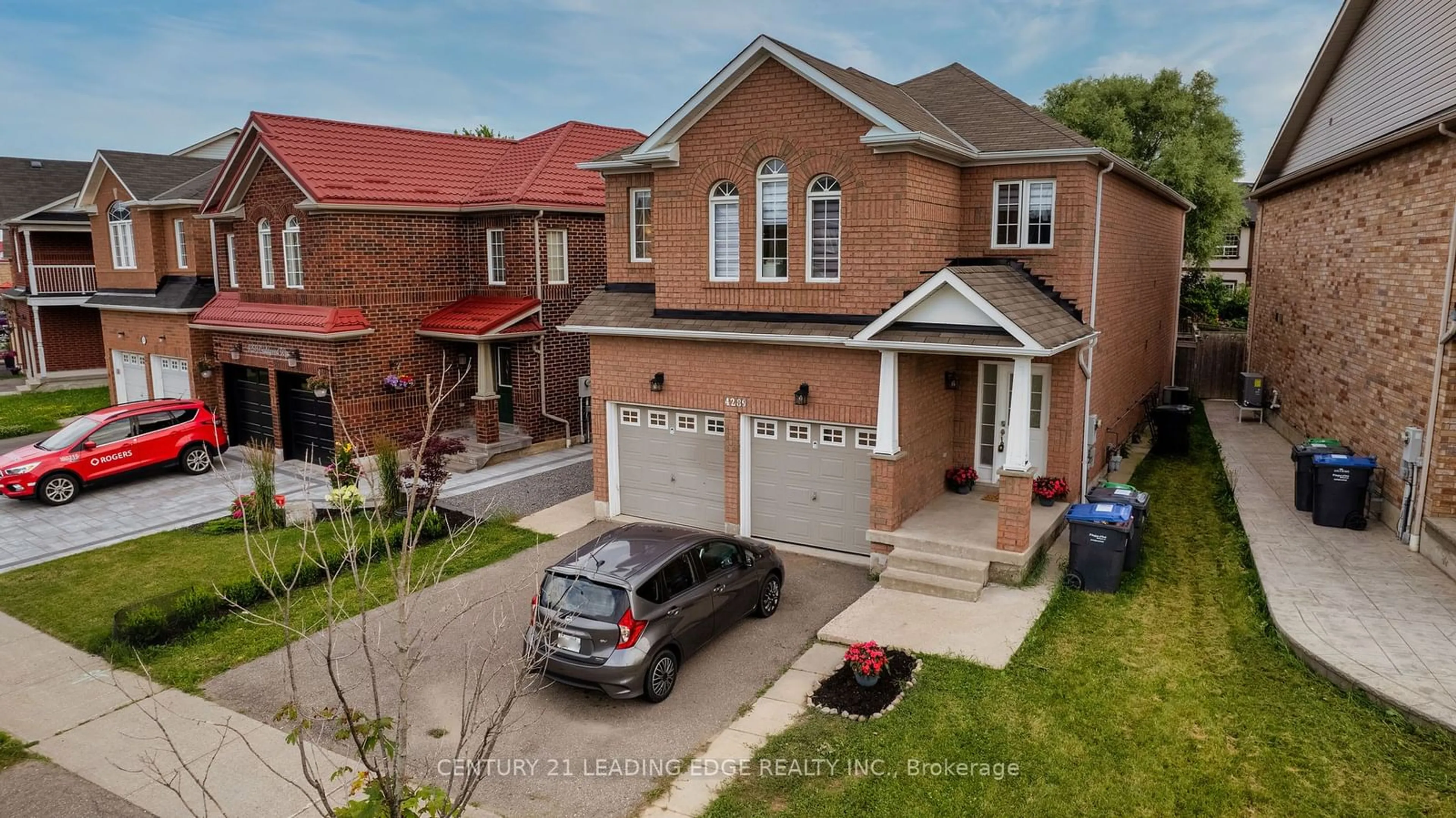 Home with brick exterior material for 4289 Guildwood Way, Mississauga Ontario L5R 0A7