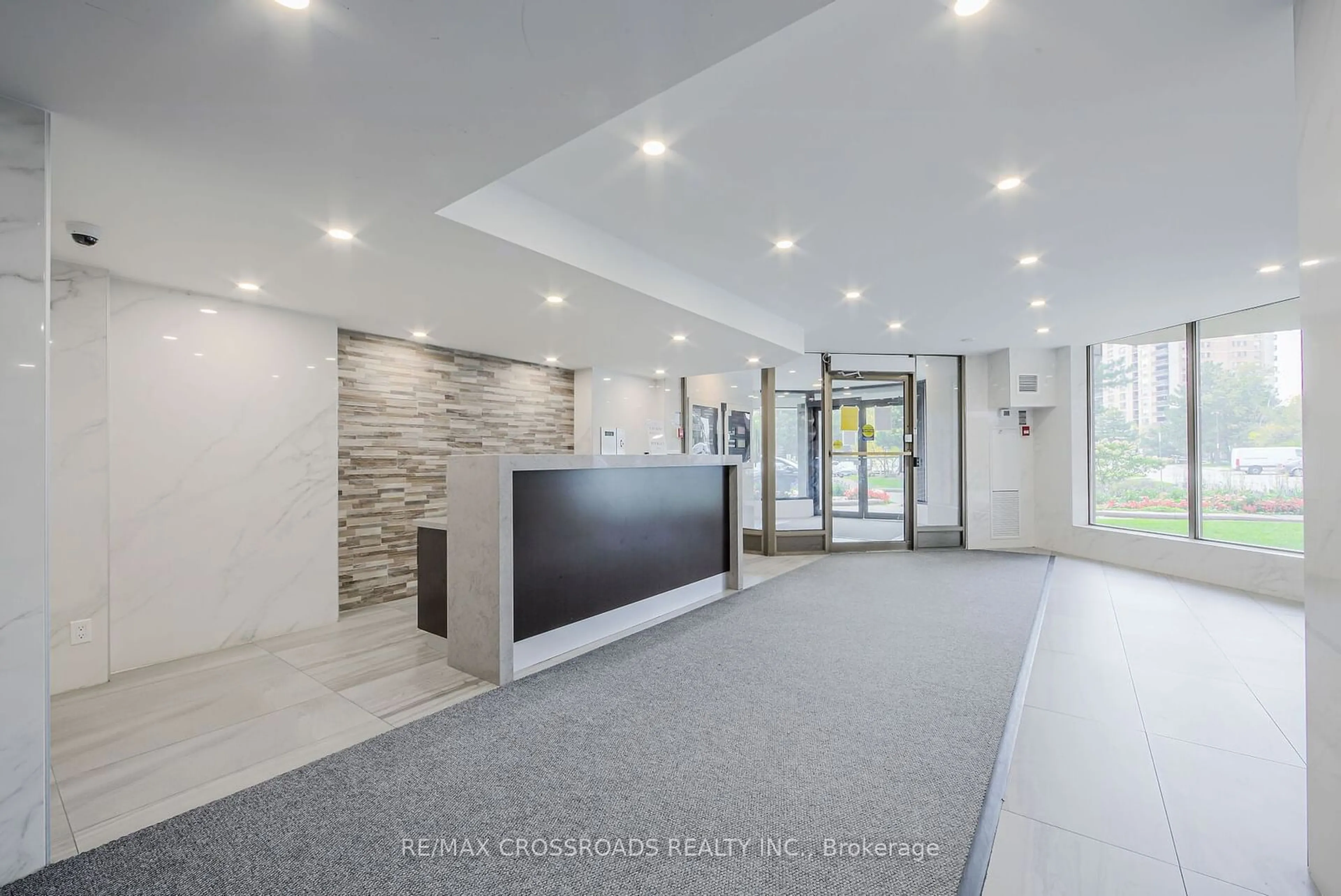 Indoor lobby for 234 Albion Rd #PH06, Toronto Ontario M9W 6A5