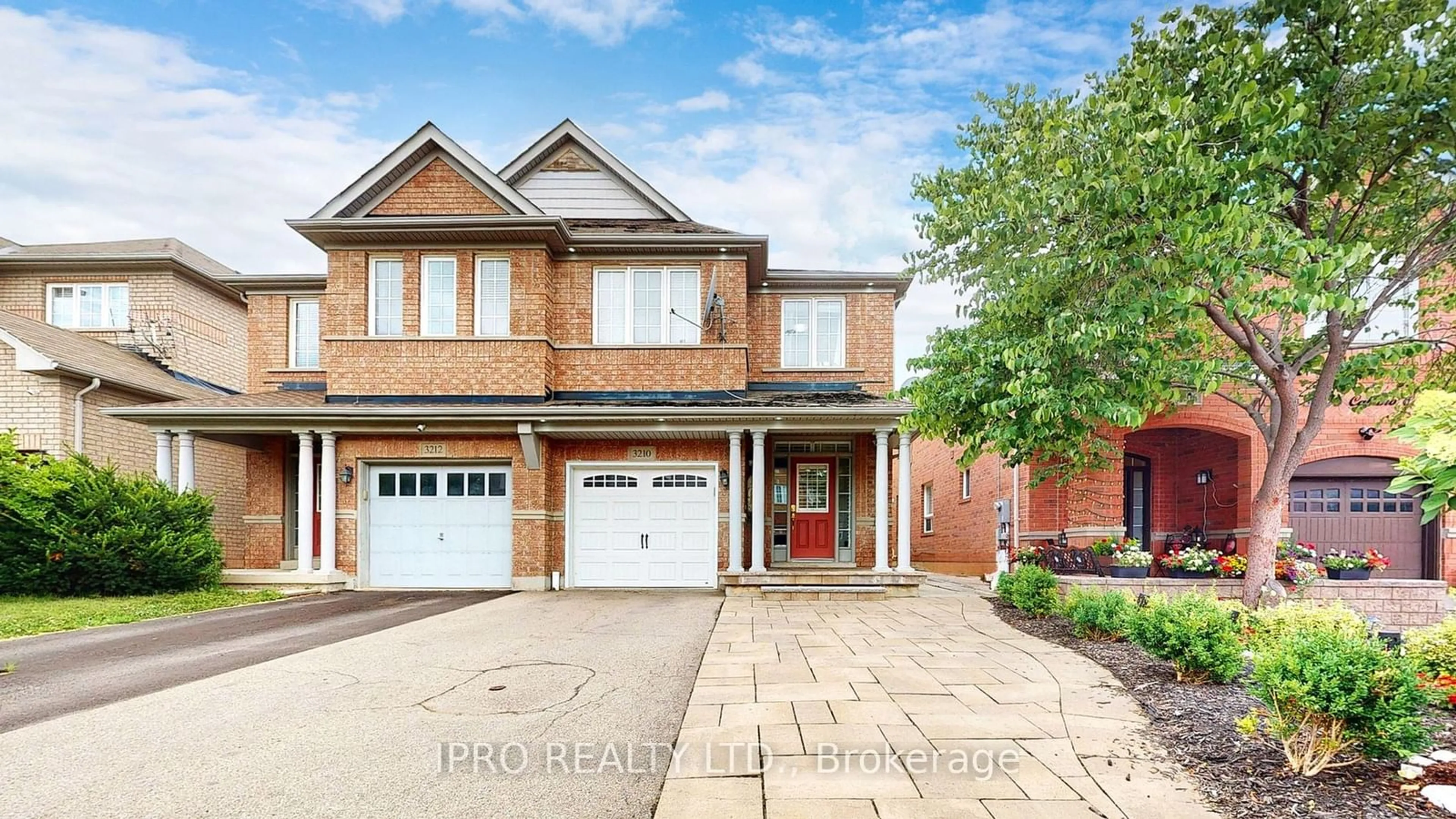 Home with brick exterior material for 3210 Cabano Cres, Mississauga Ontario L5M 0C4