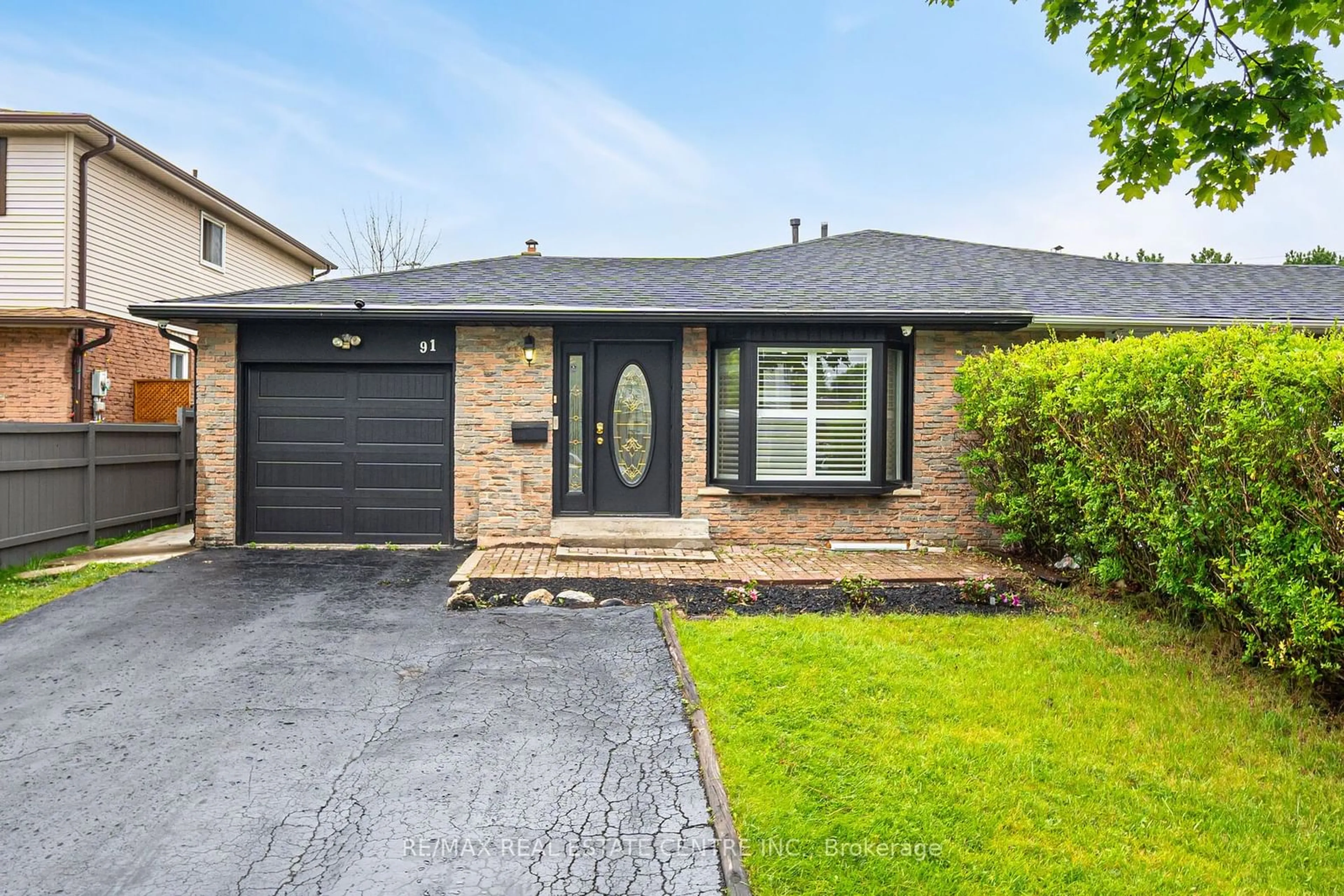 Home with brick exterior material for 91 Manitou Cres, Brampton Ontario L6S 2Z6