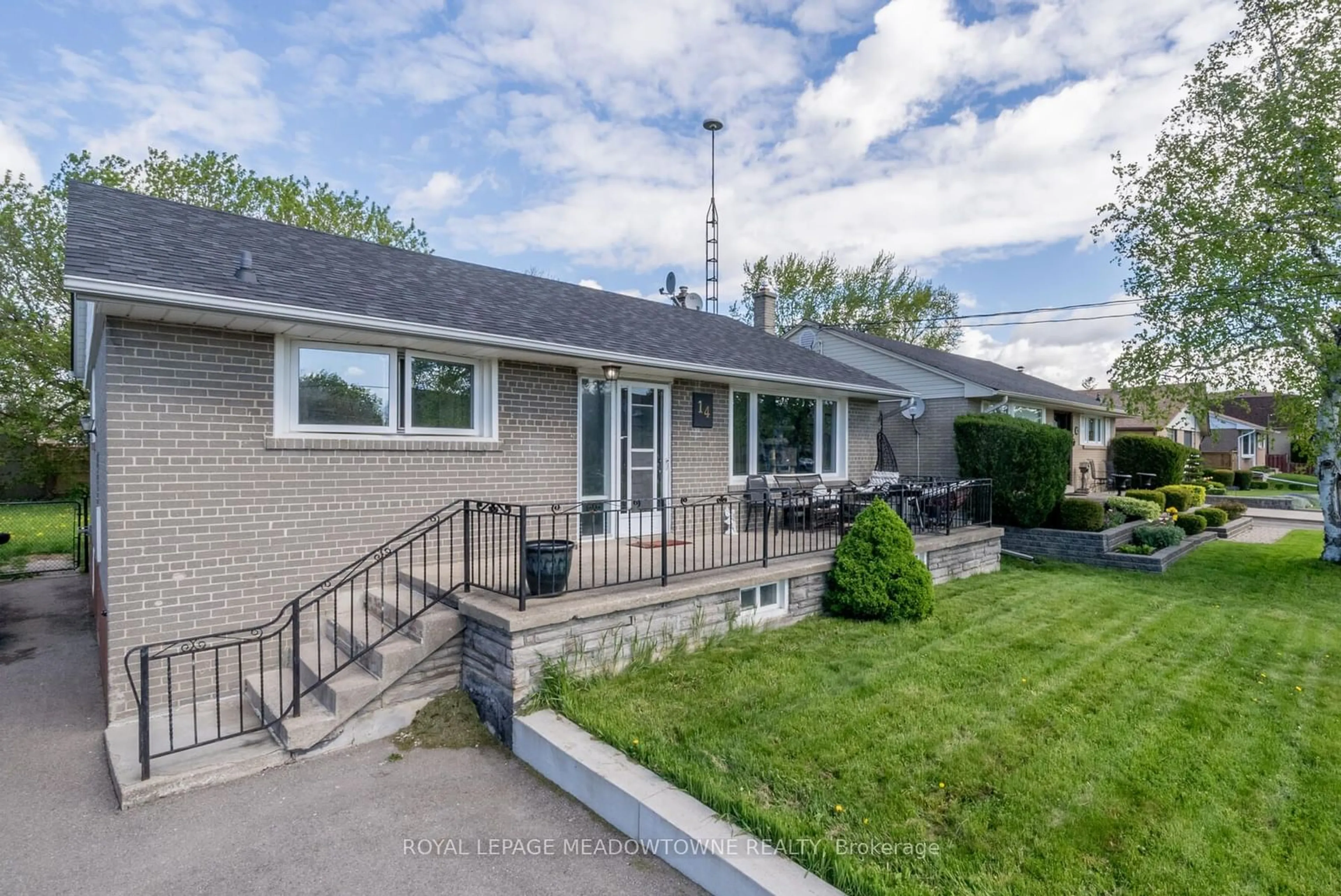 Frontside or backside of a home for 14 Sargent Rd, Halton Hills Ontario L7G 1K7