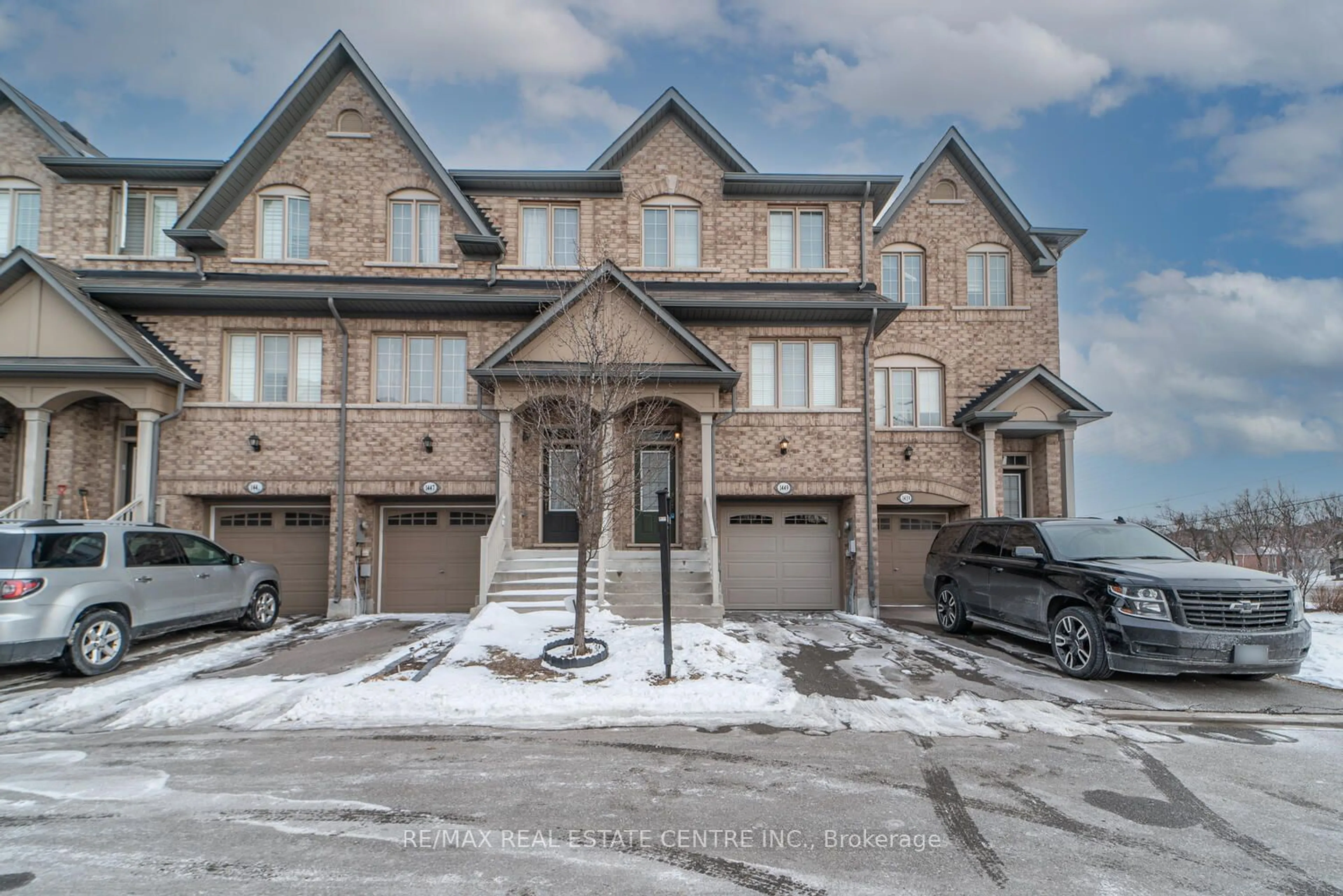 A pic from exterior of the house or condo for 1449 Granrock Cres, Mississauga Ontario L5V 0E1