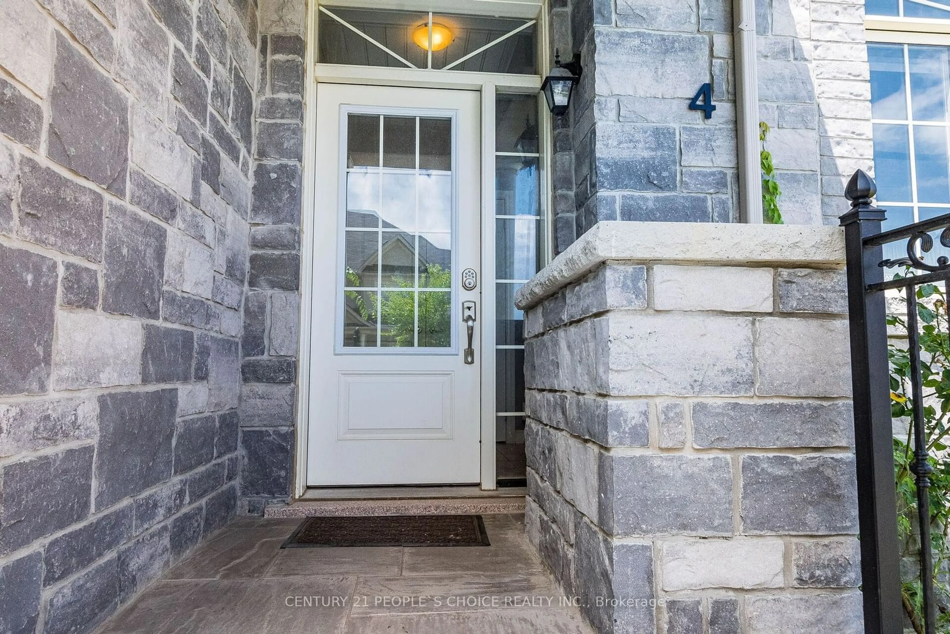 Indoor entryway for 4 Ledger Point Cres, Brampton Ontario L6R 0B3