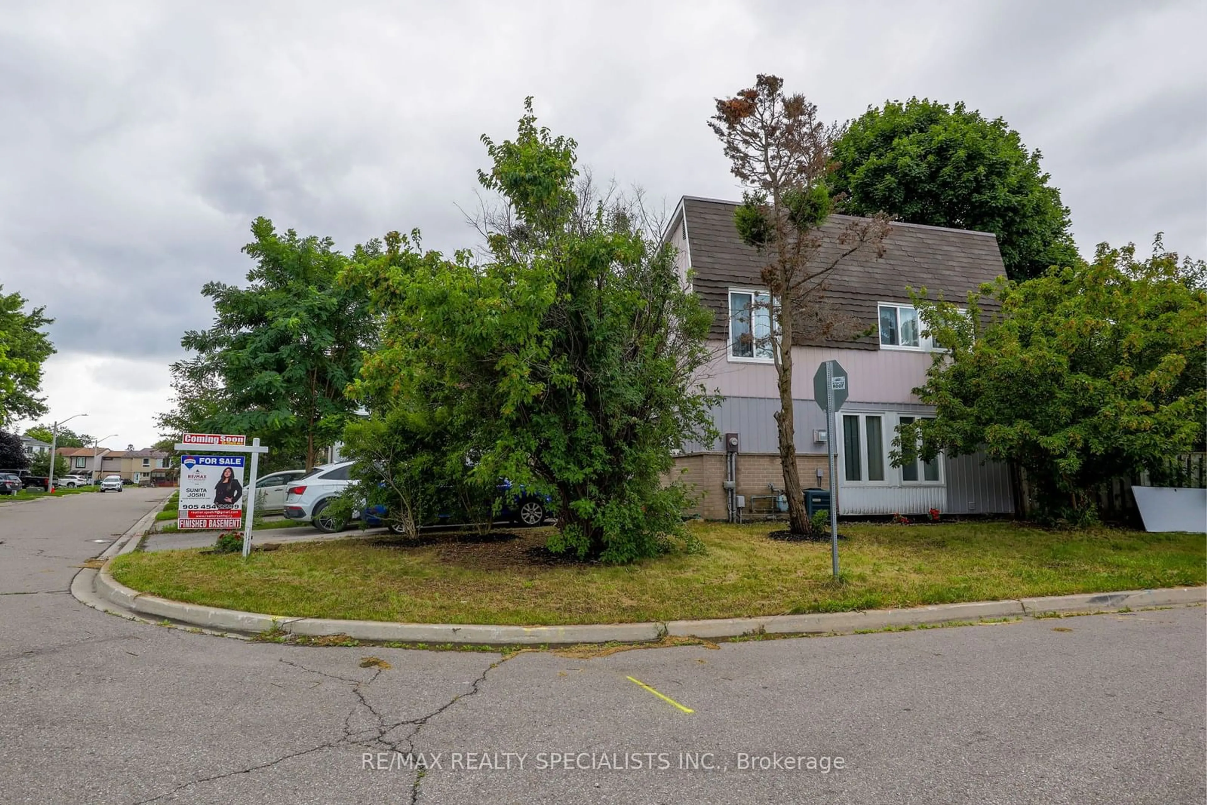 Street view for 1 Greenarrow Crt, Brampton Ontario L6S 5V1