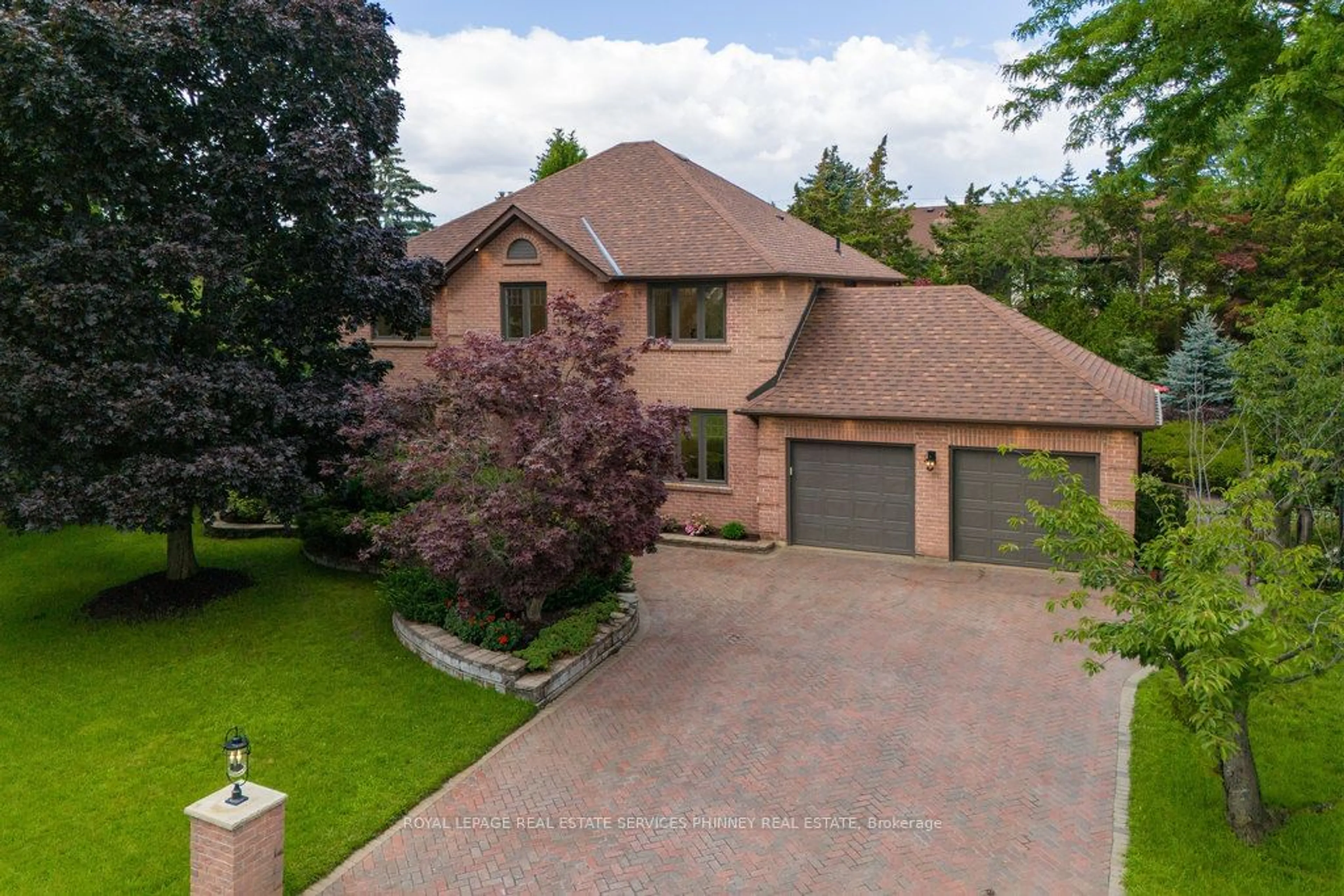 Frontside or backside of a home for 2050 Saint Andrews Pl, Mississauga Ontario L5H 4E5