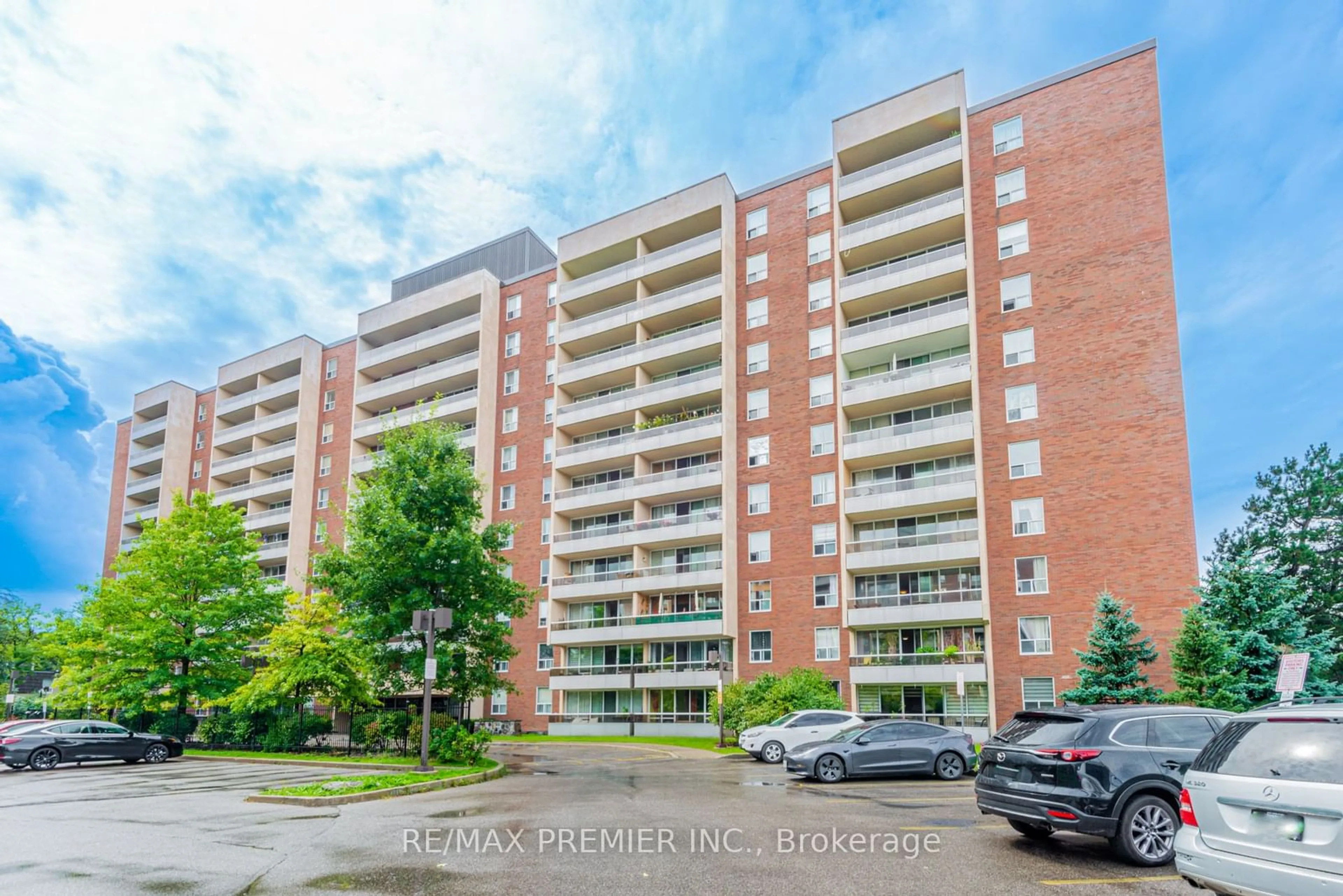 A pic from exterior of the house or condo for 25 Four Winds Dr #405, Toronto Ontario M3J 1K8