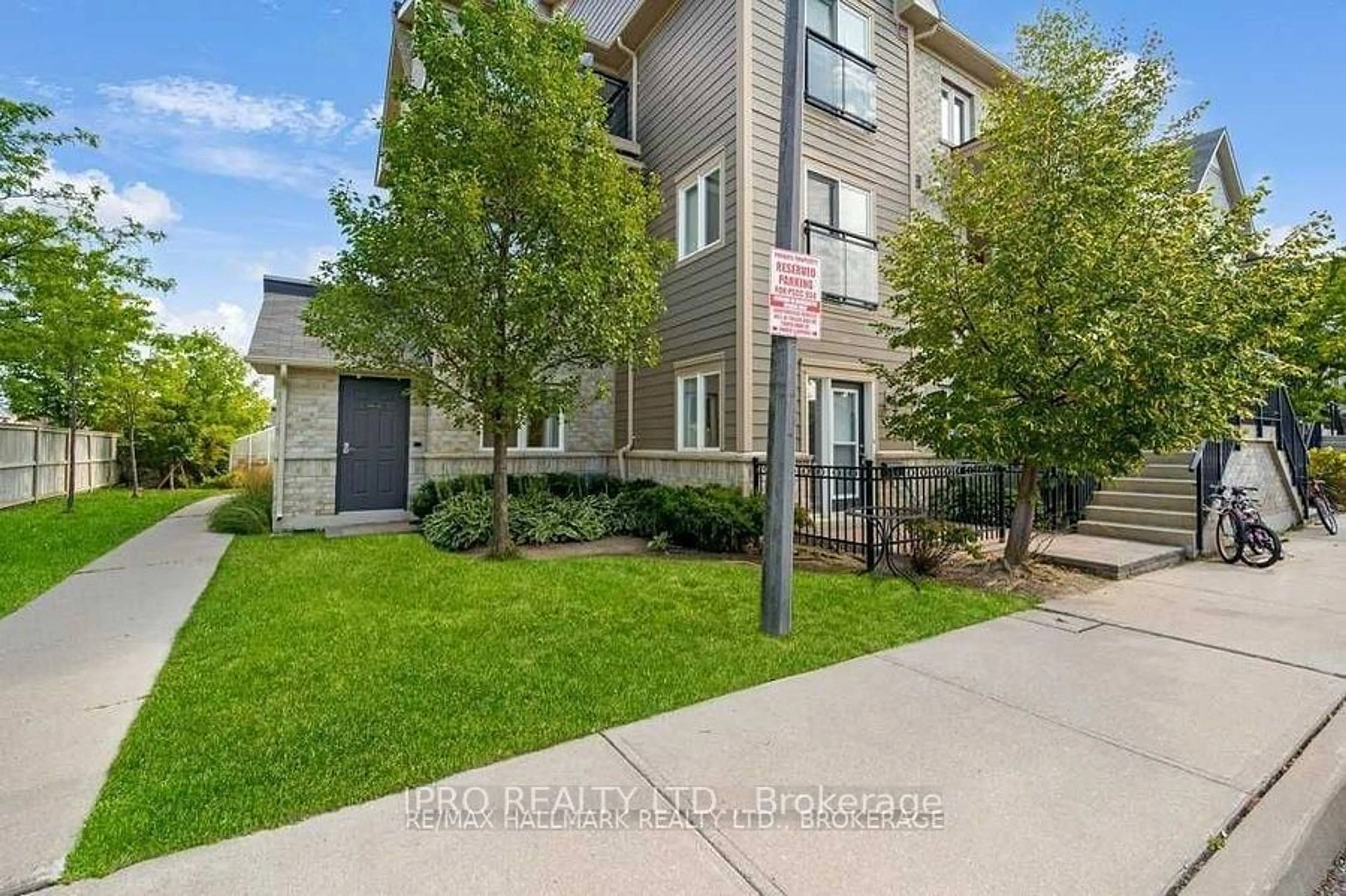 A pic from exterior of the house or condo for 2891 Rio Crt #111, Mississauga Ontario L5M 0S4