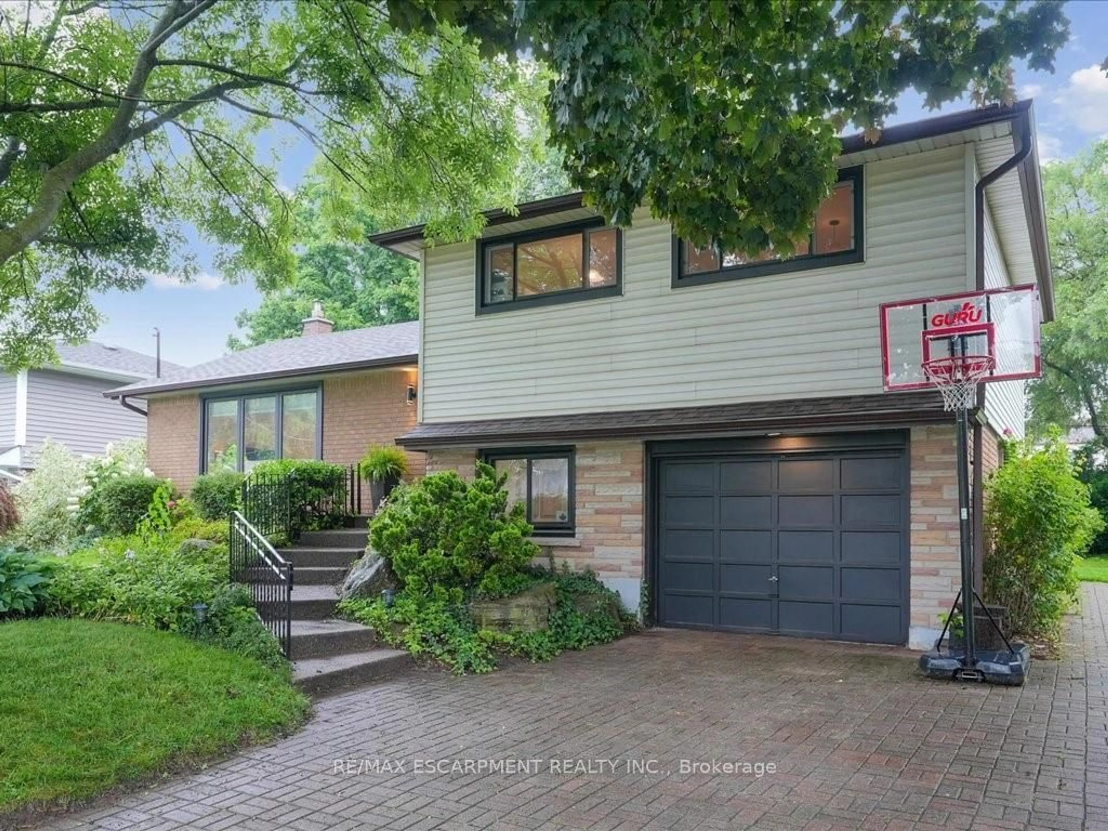 Frontside or backside of a home for 186 OLD ORCHARD Rd, Burlington Ontario L7T 2G1