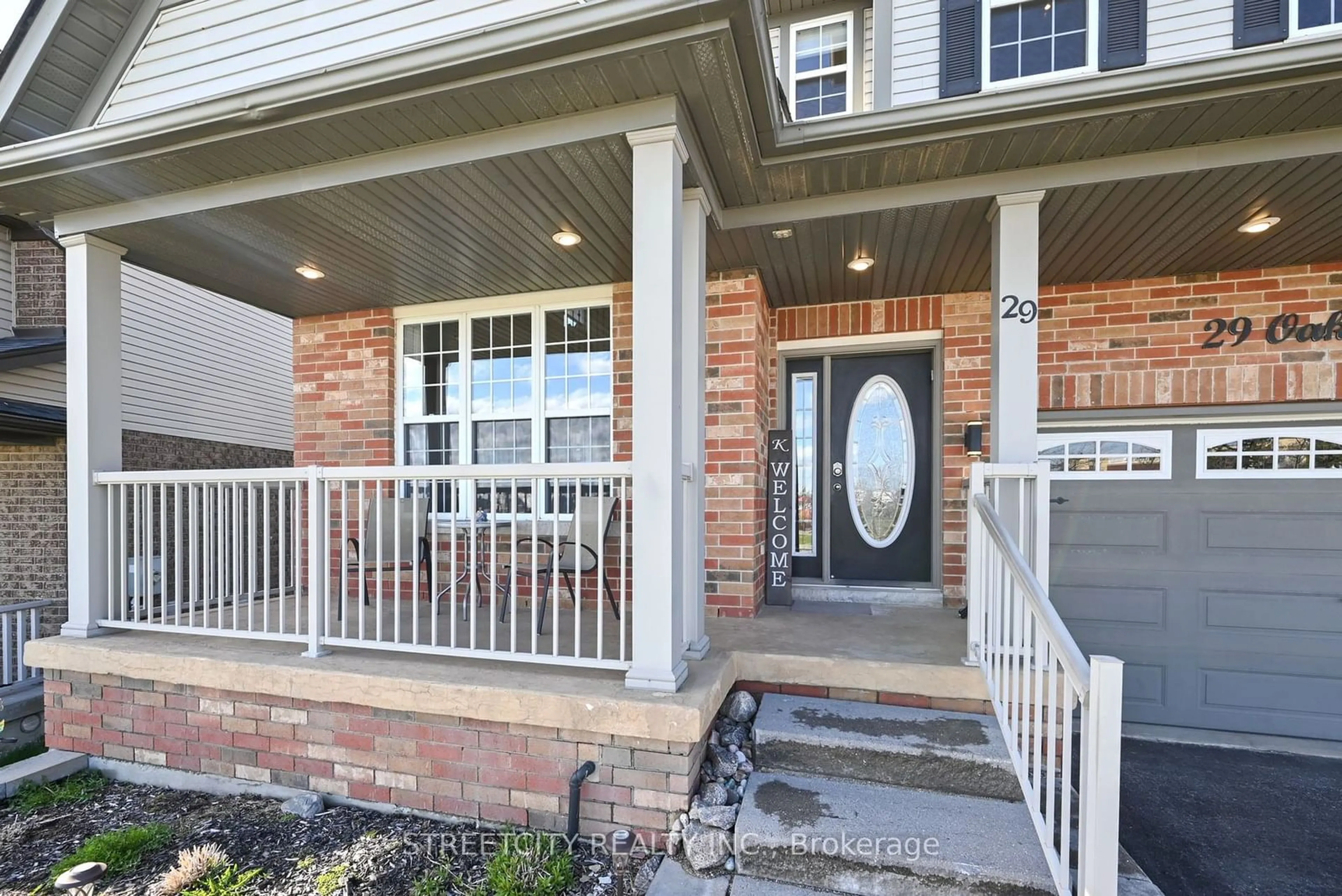 Indoor entryway for 29 Oak Ridge Dr, Orangeville Ontario L9W 5J6