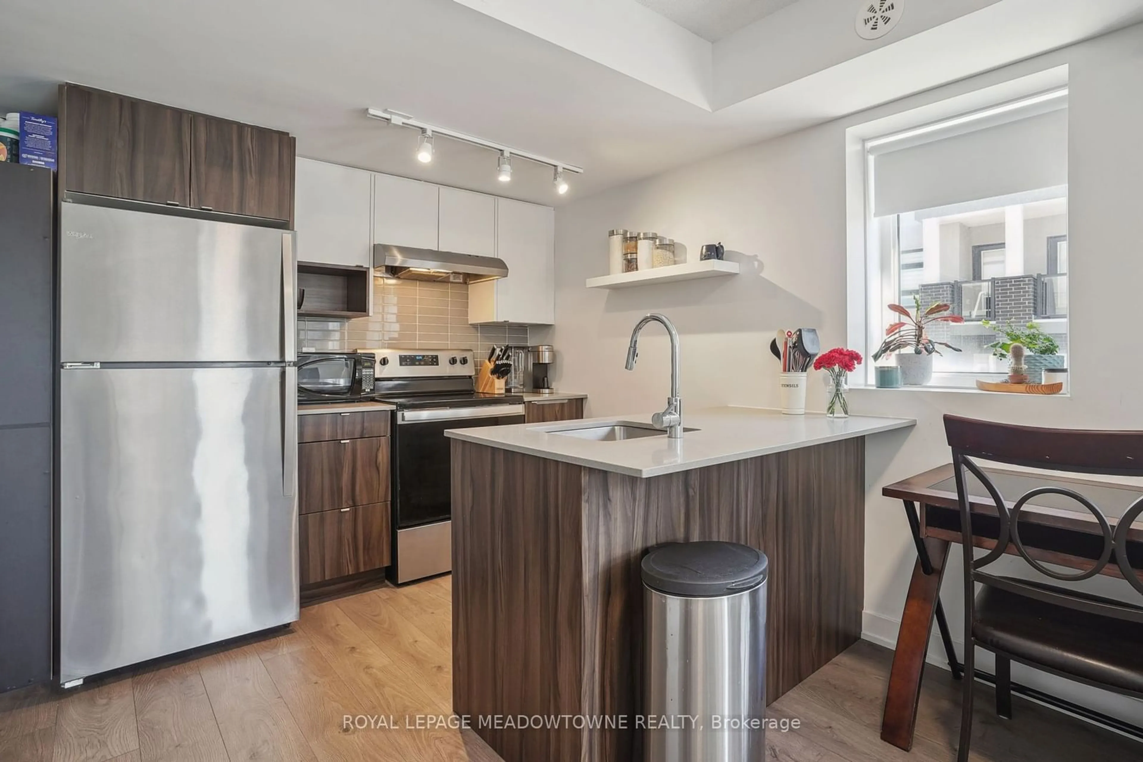 Standard kitchen for 1141 Cooke Blvd #416, Burlington Ontario L7T 0C3