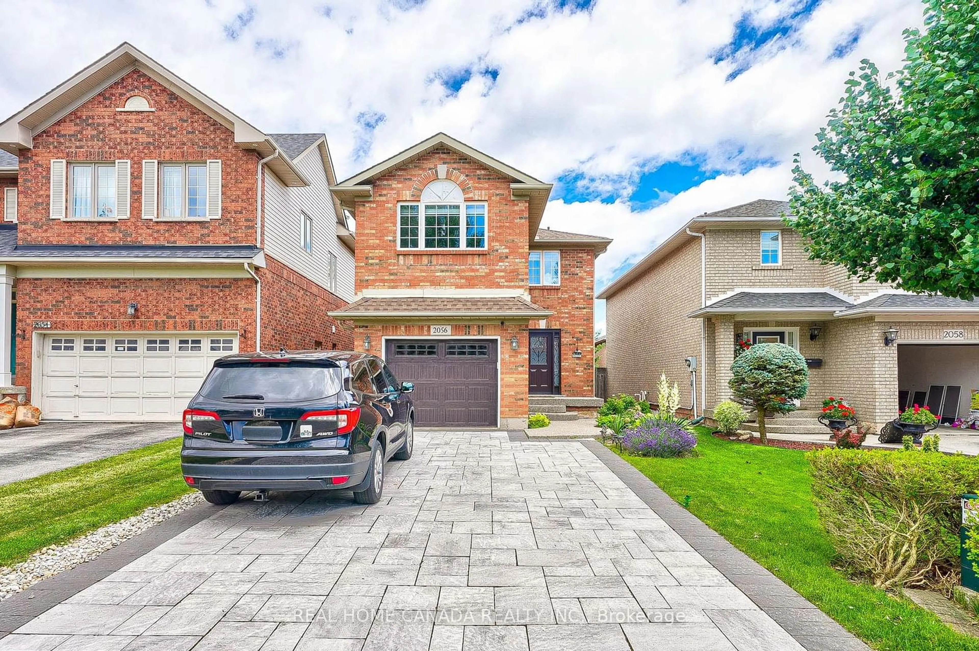 Home with brick exterior material for 2056 Shady Glen Rd, Oakville Ontario L6M 3P2