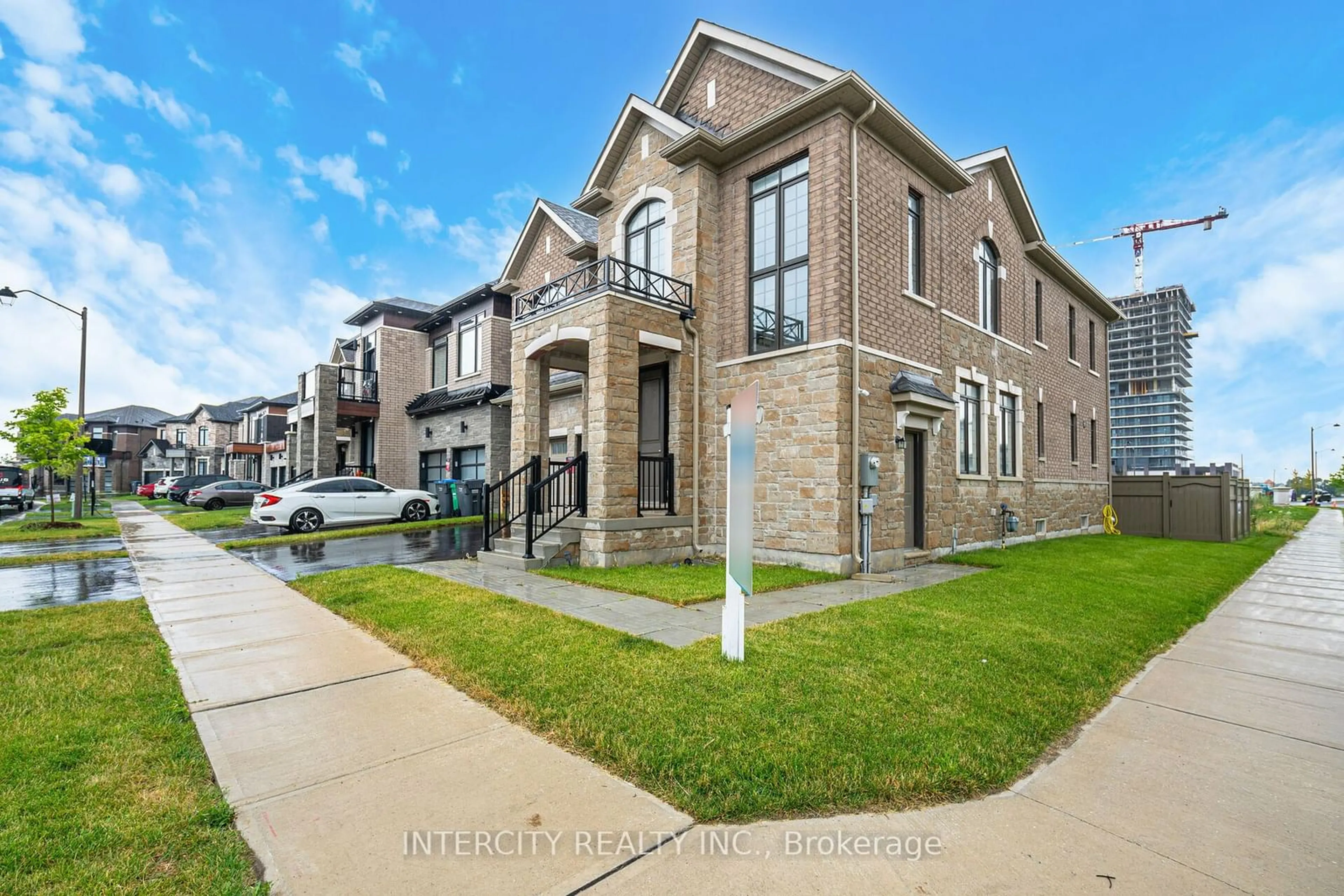A pic from exterior of the house or condo for 1 Moorcroft Pl, Brampton Ontario L6P 4P8