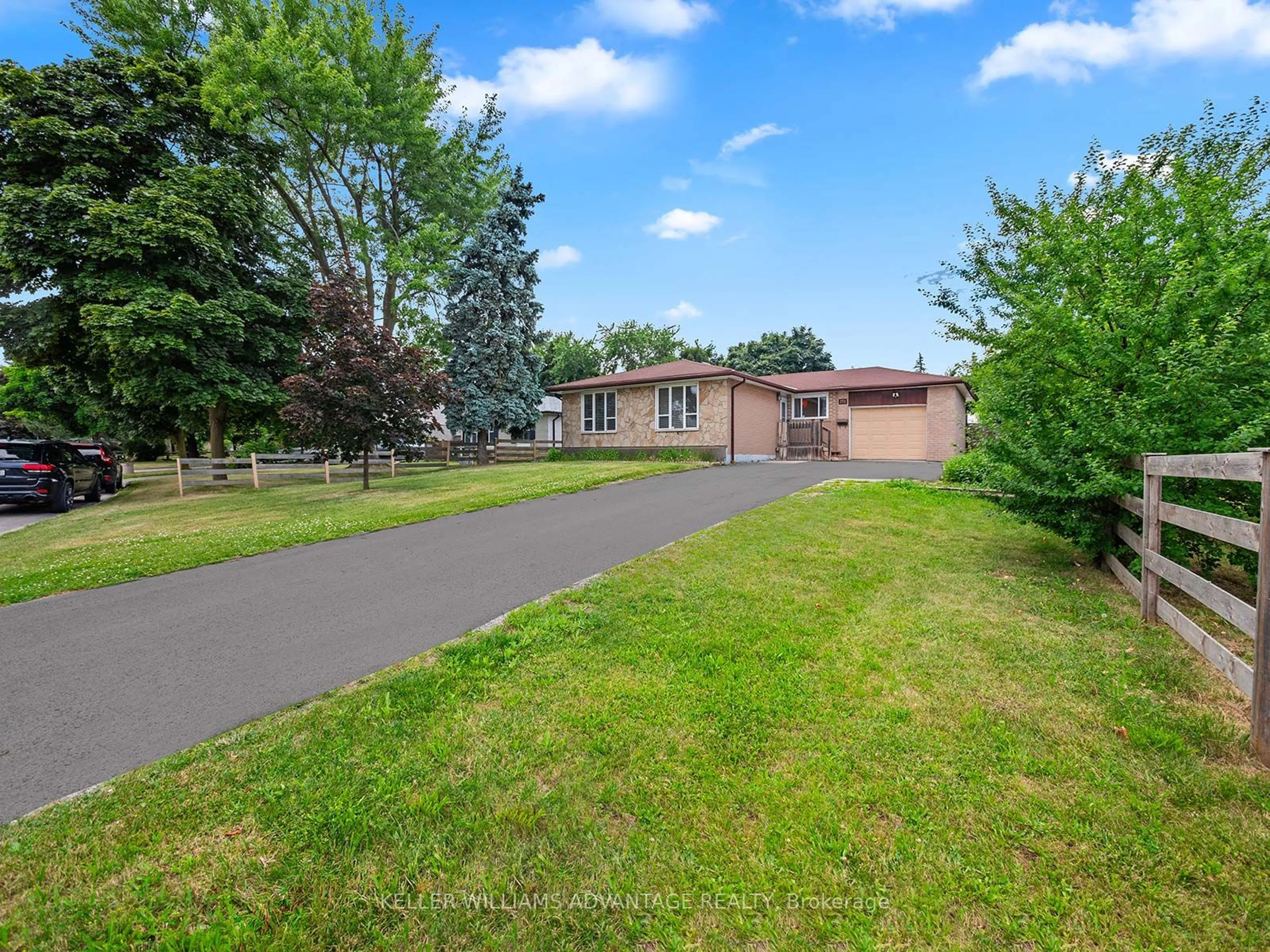 Fenced yard for 151 Folkstone Cres, Brampton Ontario L6T 3M7